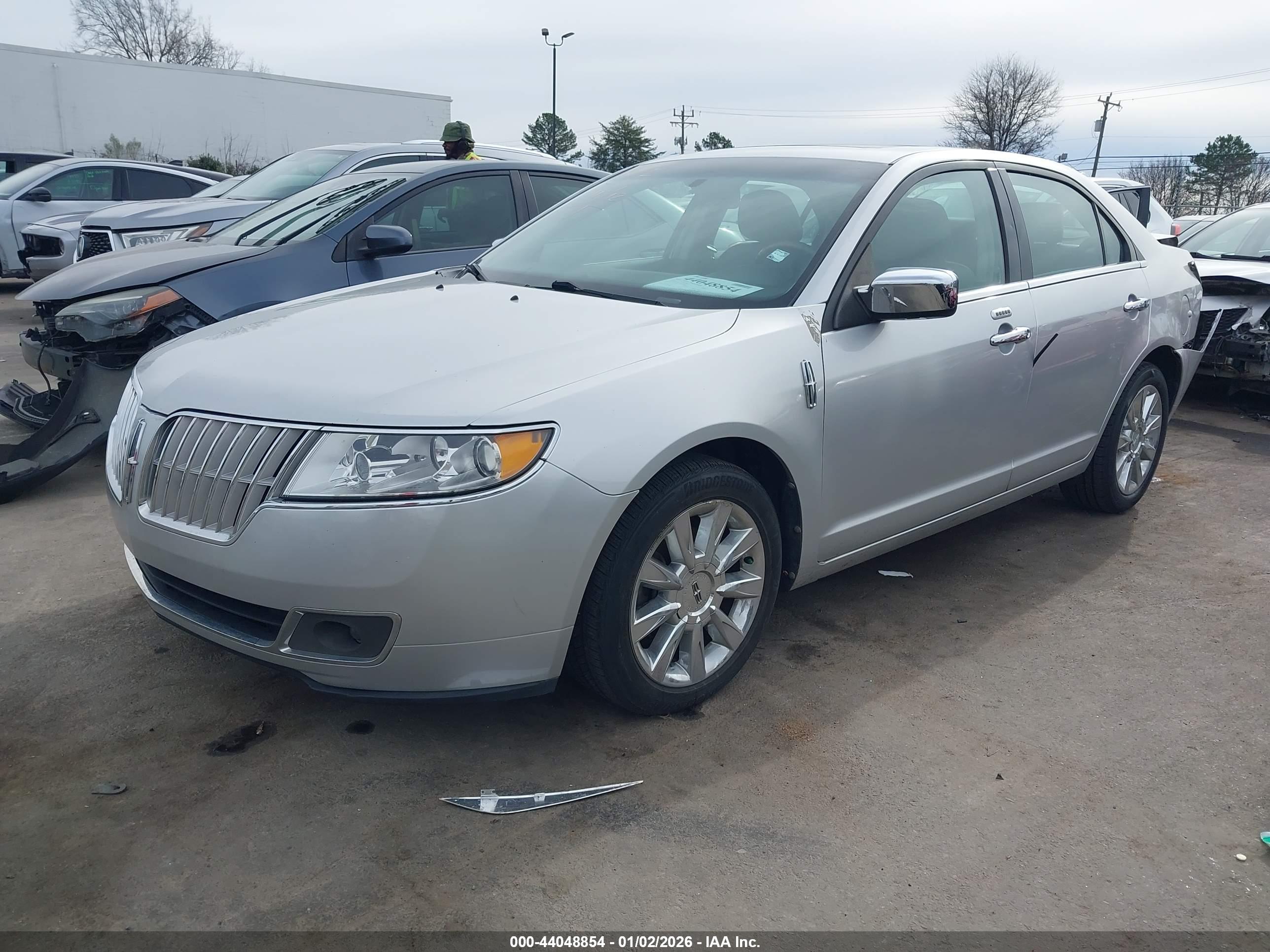LINCOLN MKZ image 2
