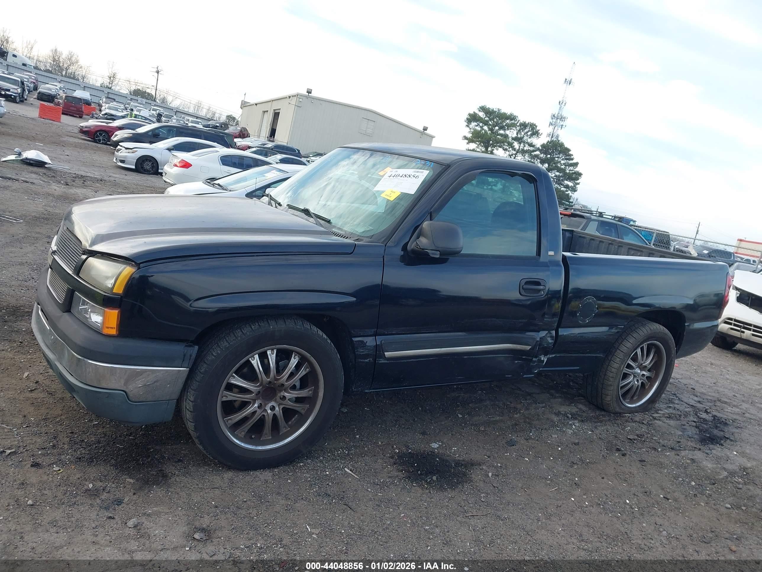 CHEVROLET SILVERADO image 6
