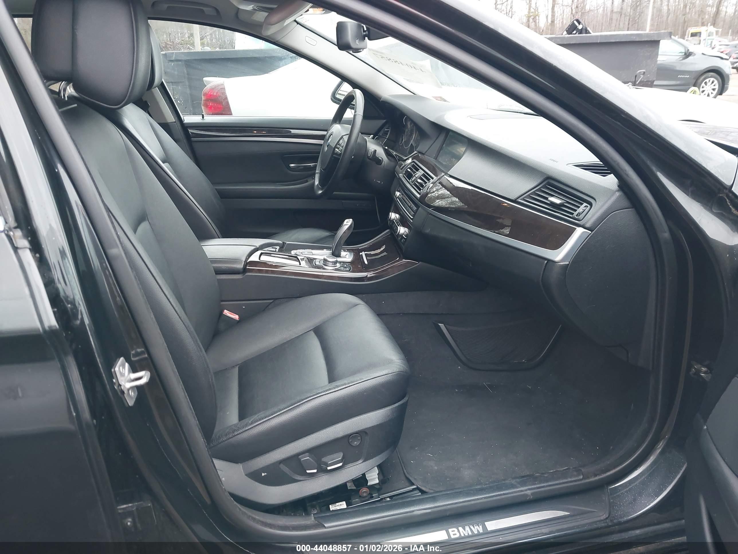 BMW 528I image 5