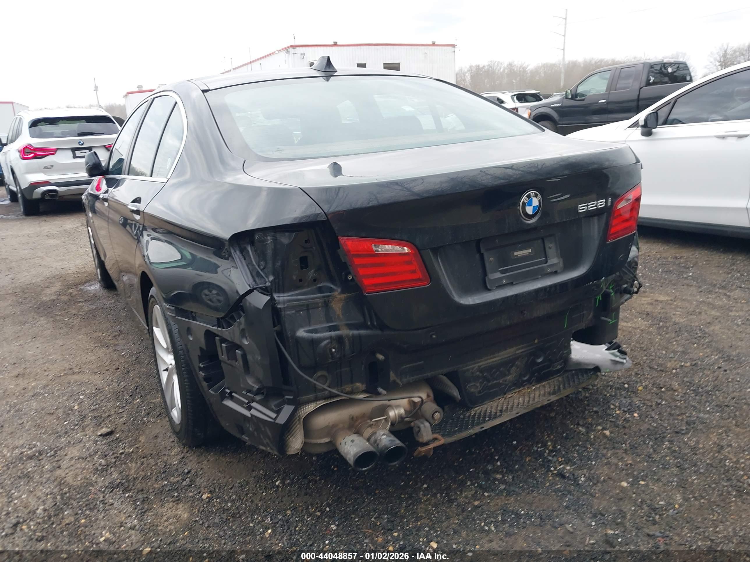 BMW 528I image 6
