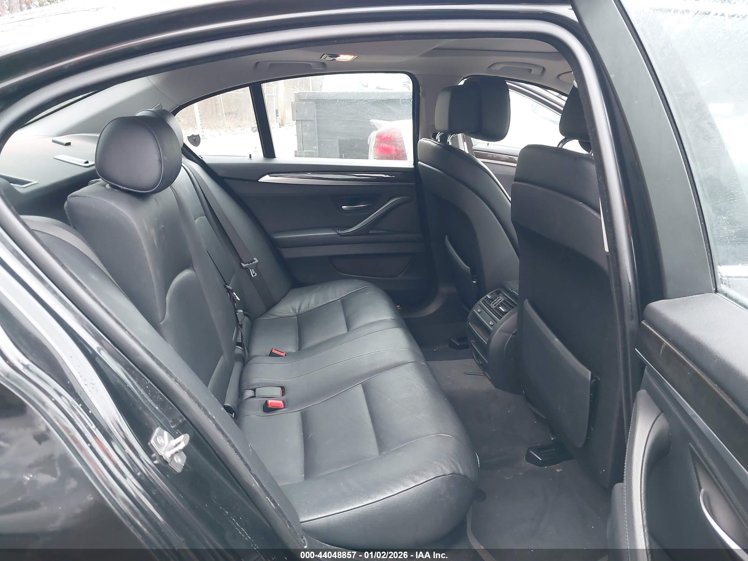 BMW 528I image 8