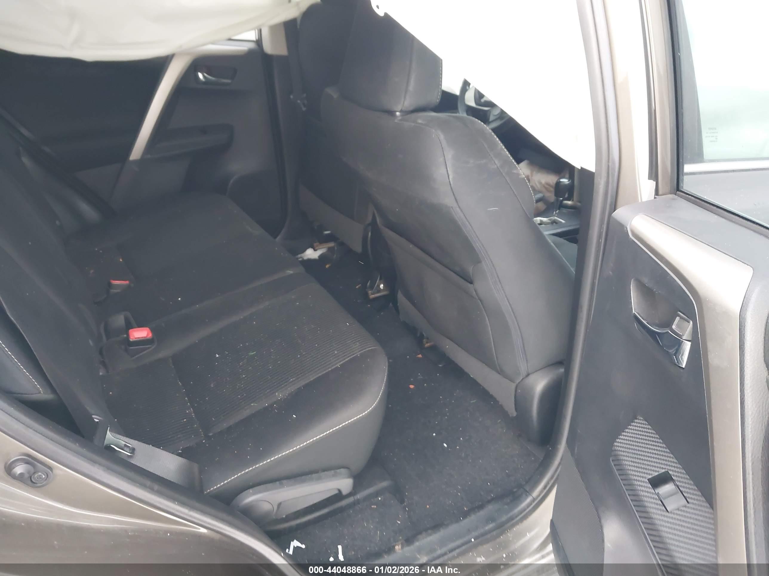 TOYOTA RAV4 image 8
