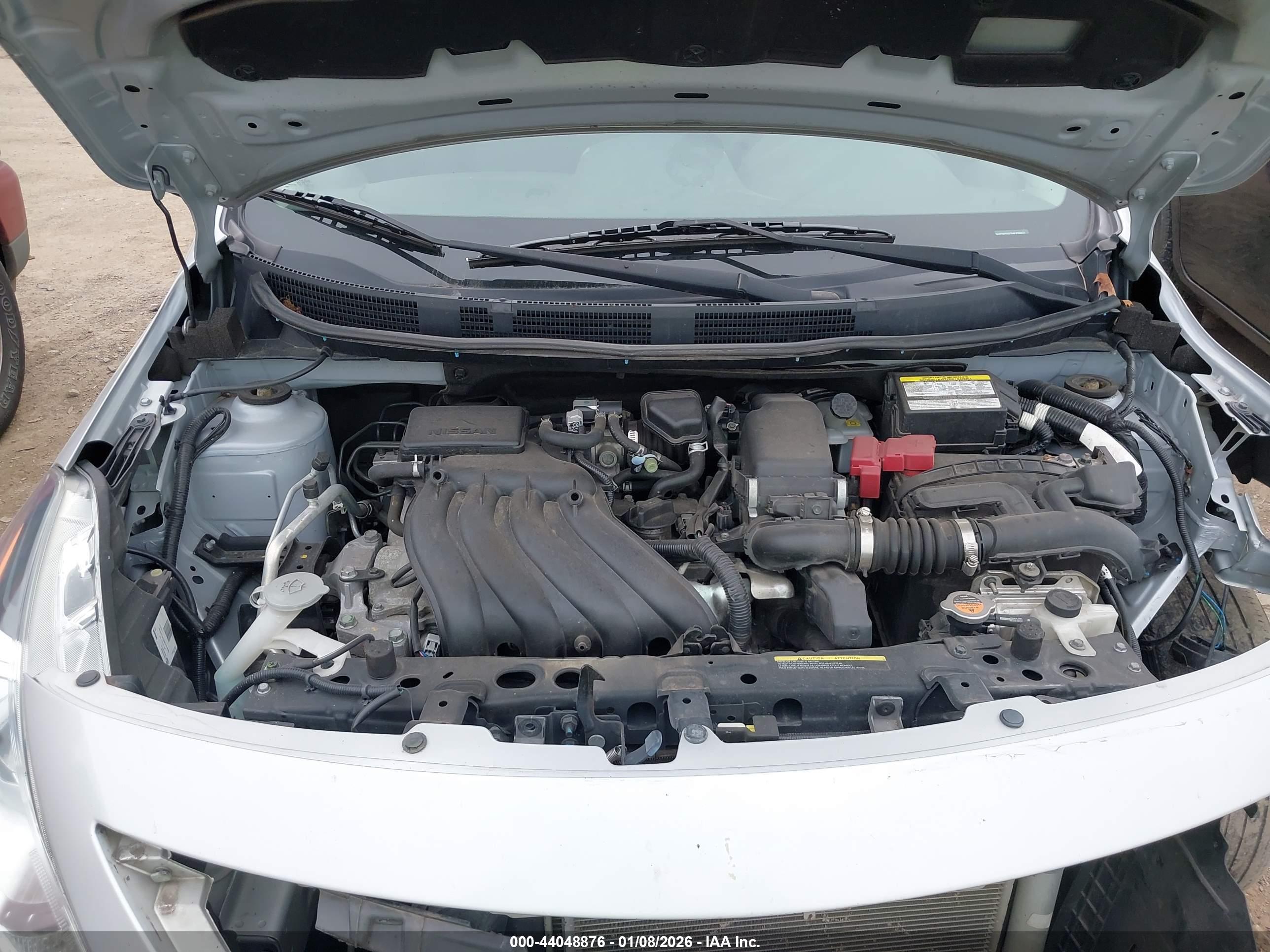 NISSAN VERSA image 10