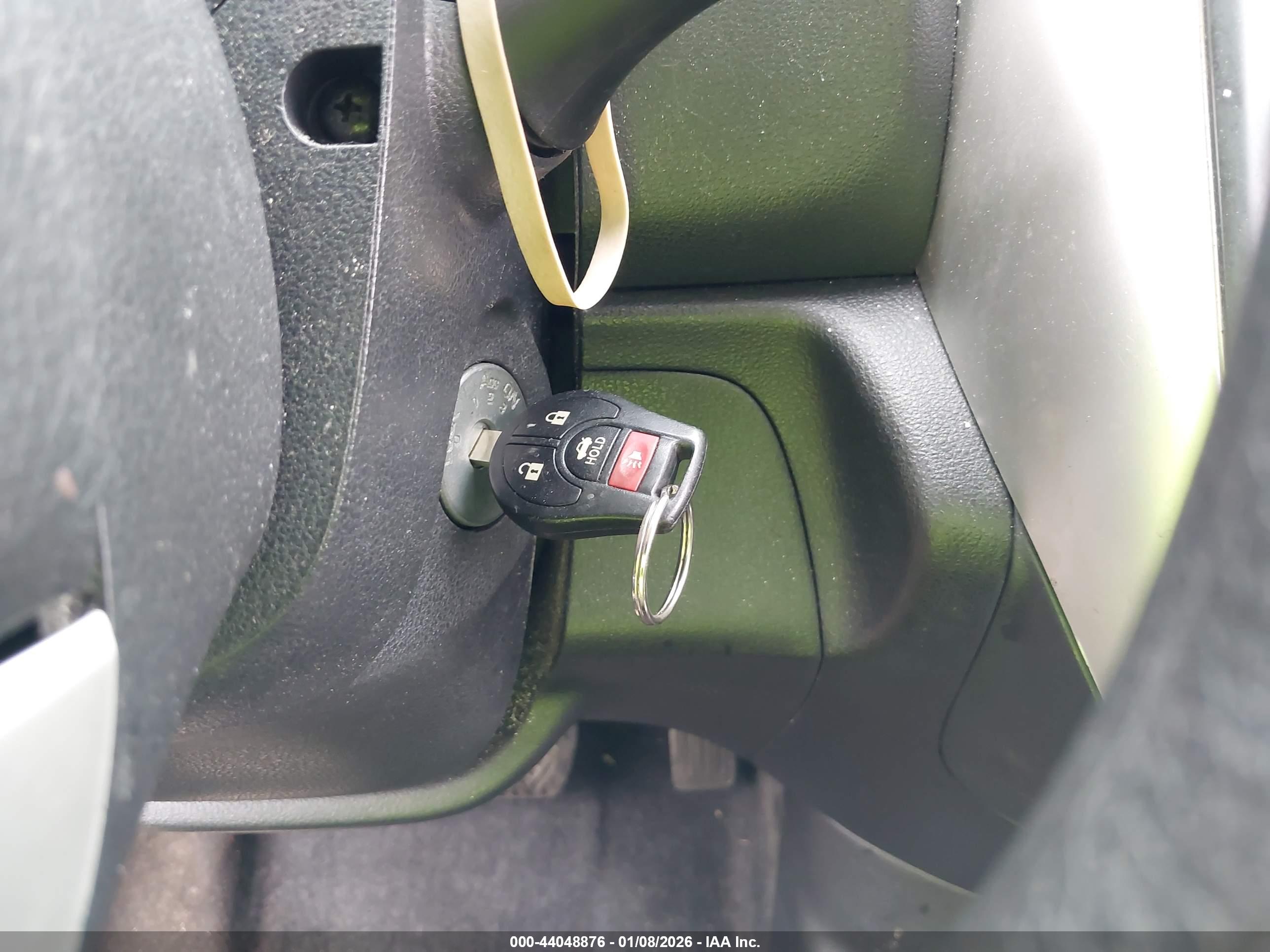 NISSAN VERSA image 11