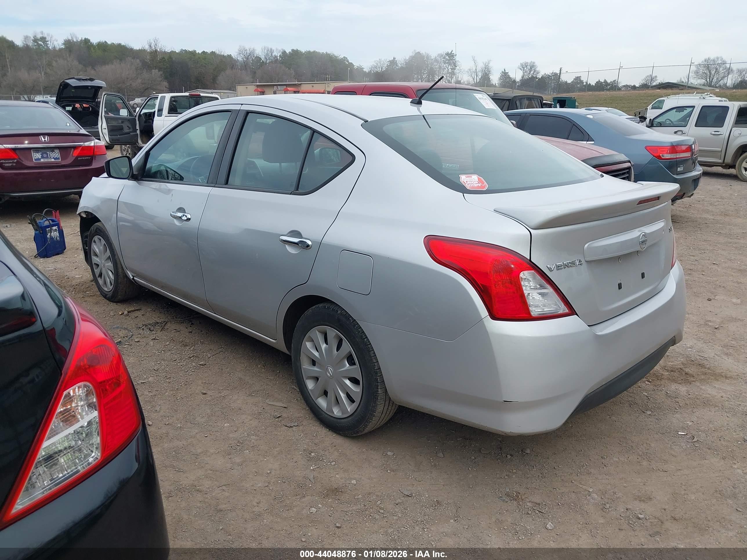 NISSAN VERSA image 3