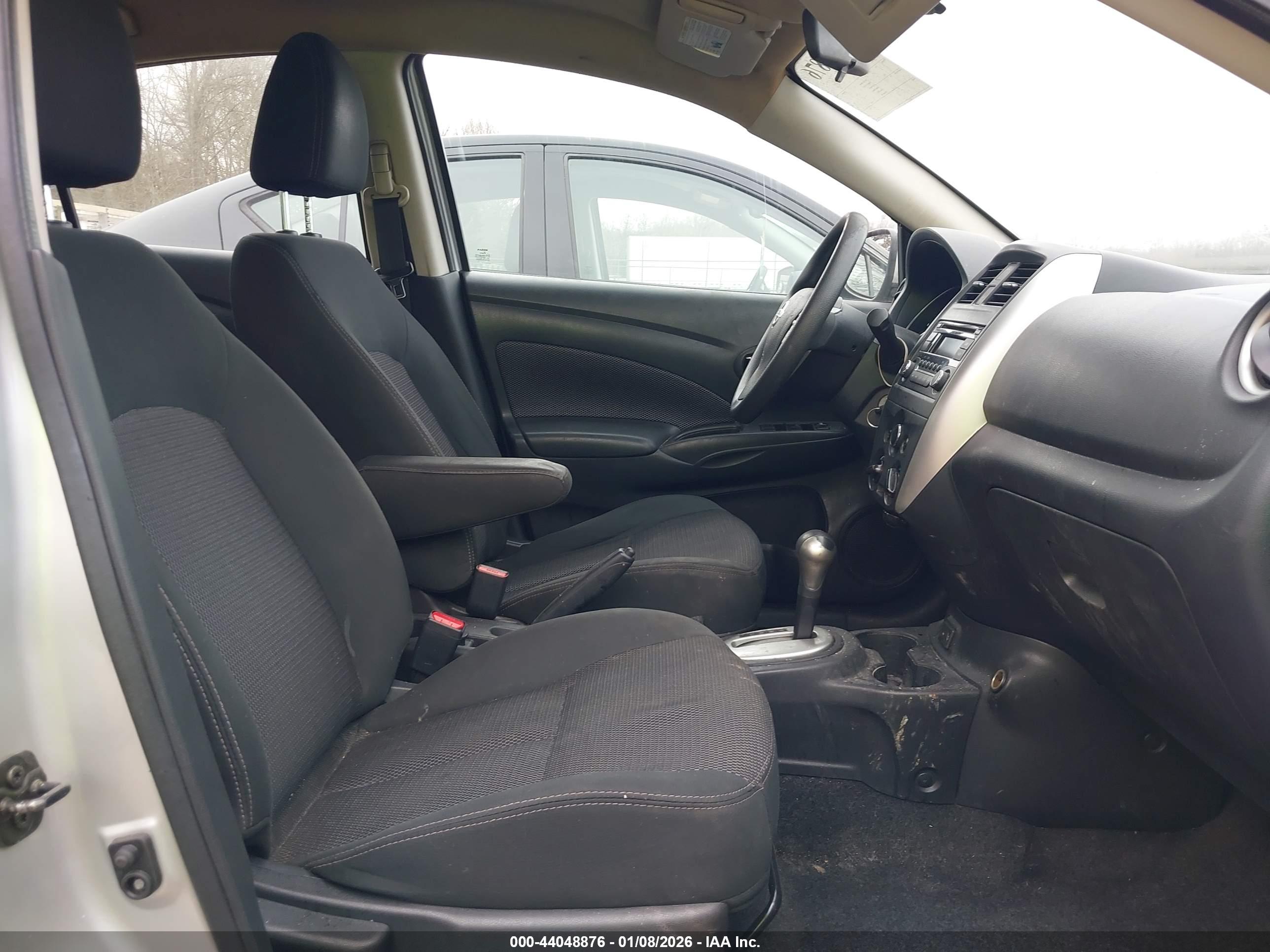 NISSAN VERSA image 5