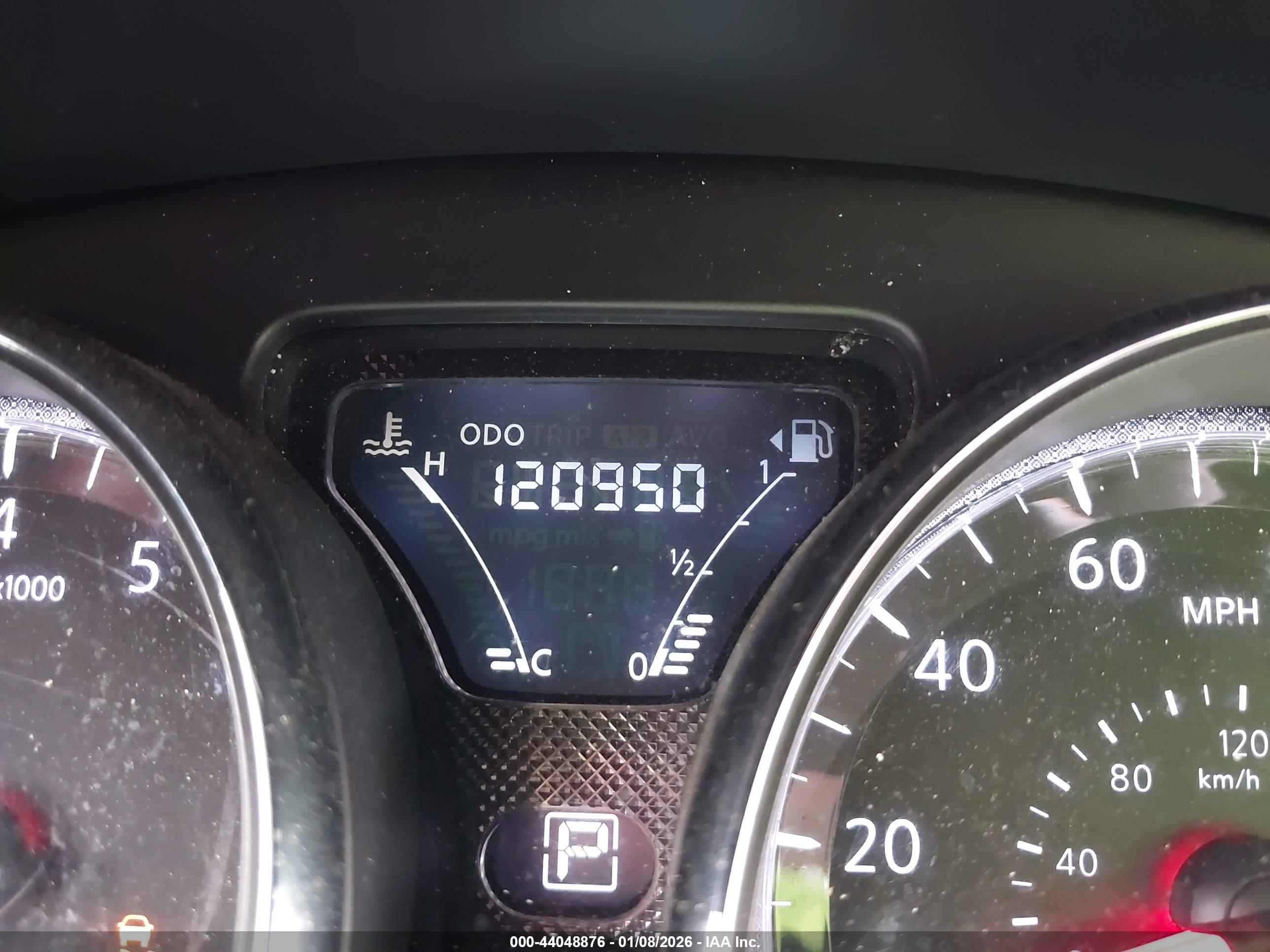 NISSAN VERSA image 7