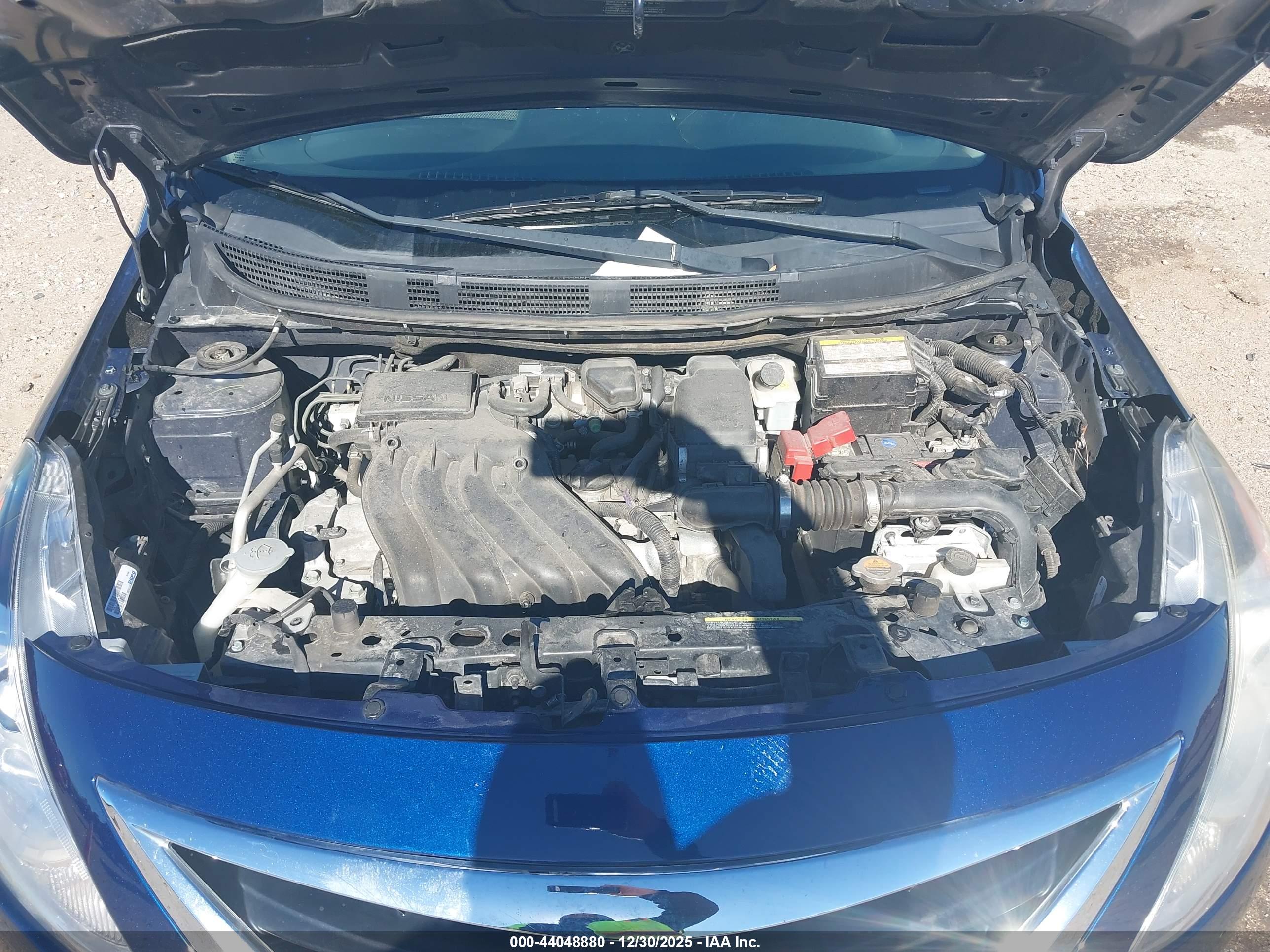 NISSAN VERSA image 10