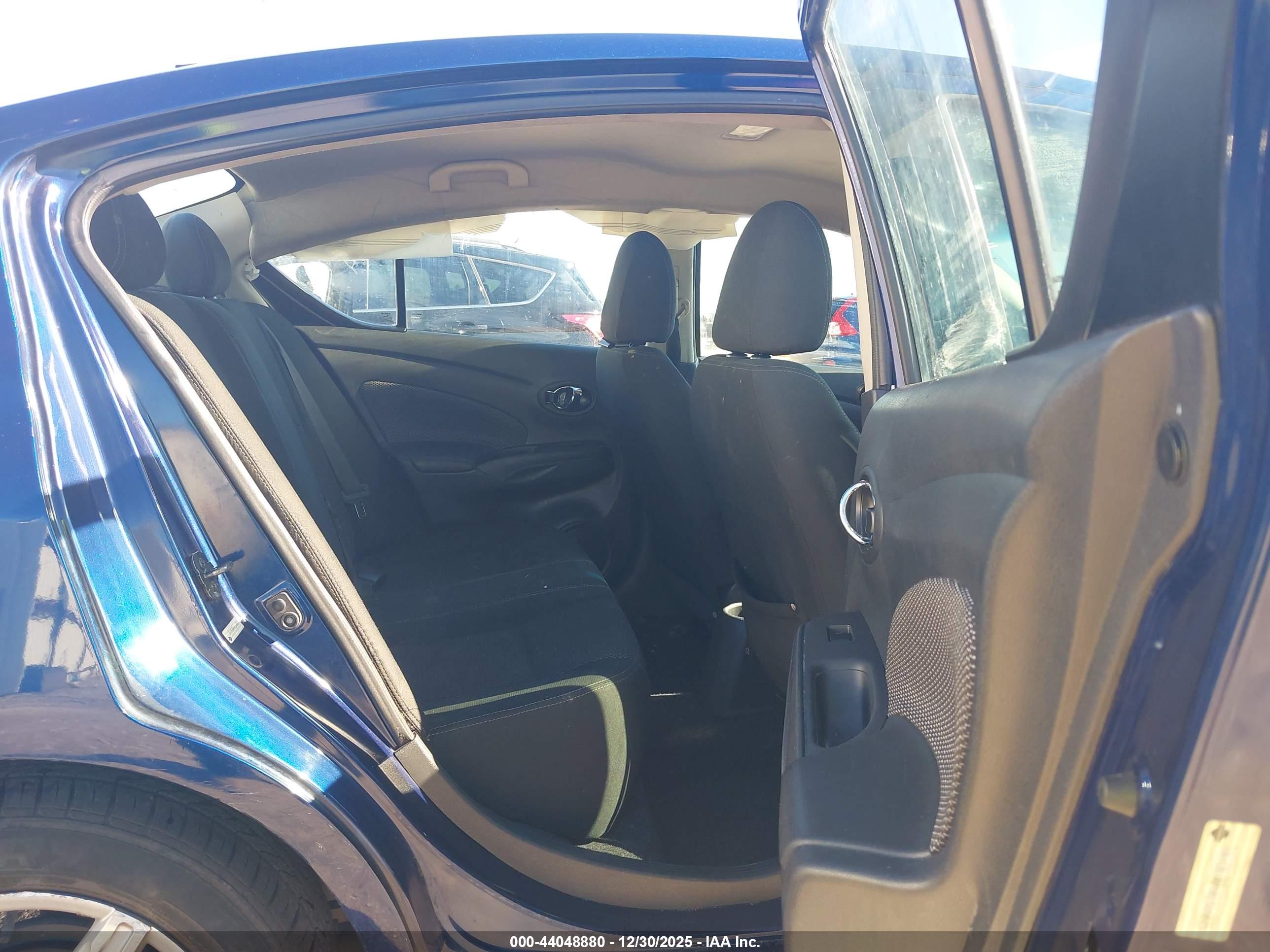 NISSAN VERSA image 8