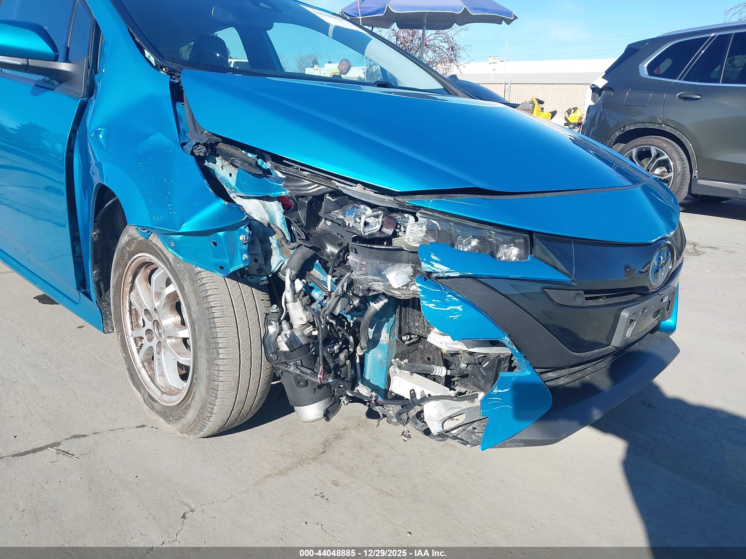 TOYOTA PRIUS image 6