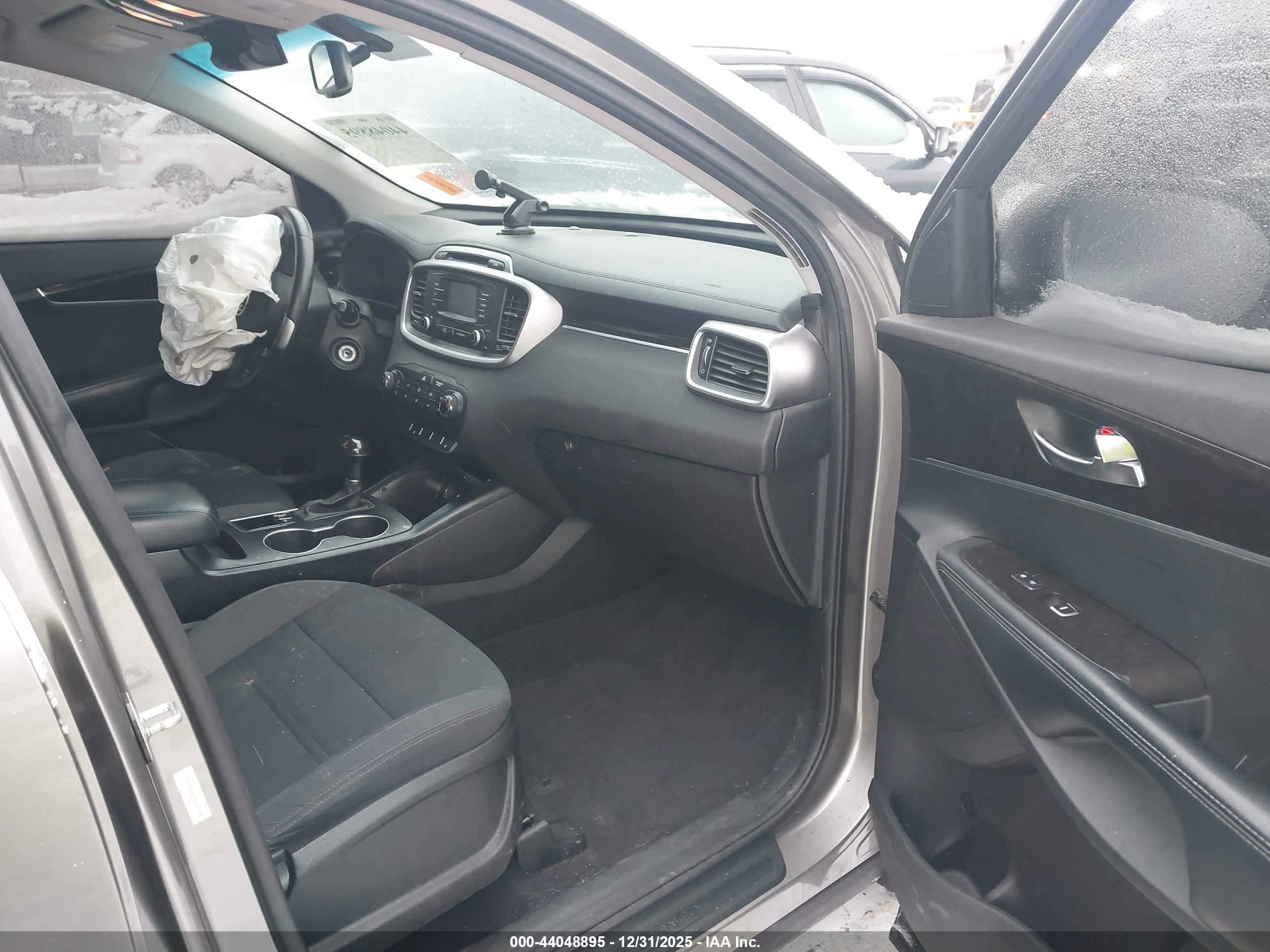 KIA SORENTO image 5