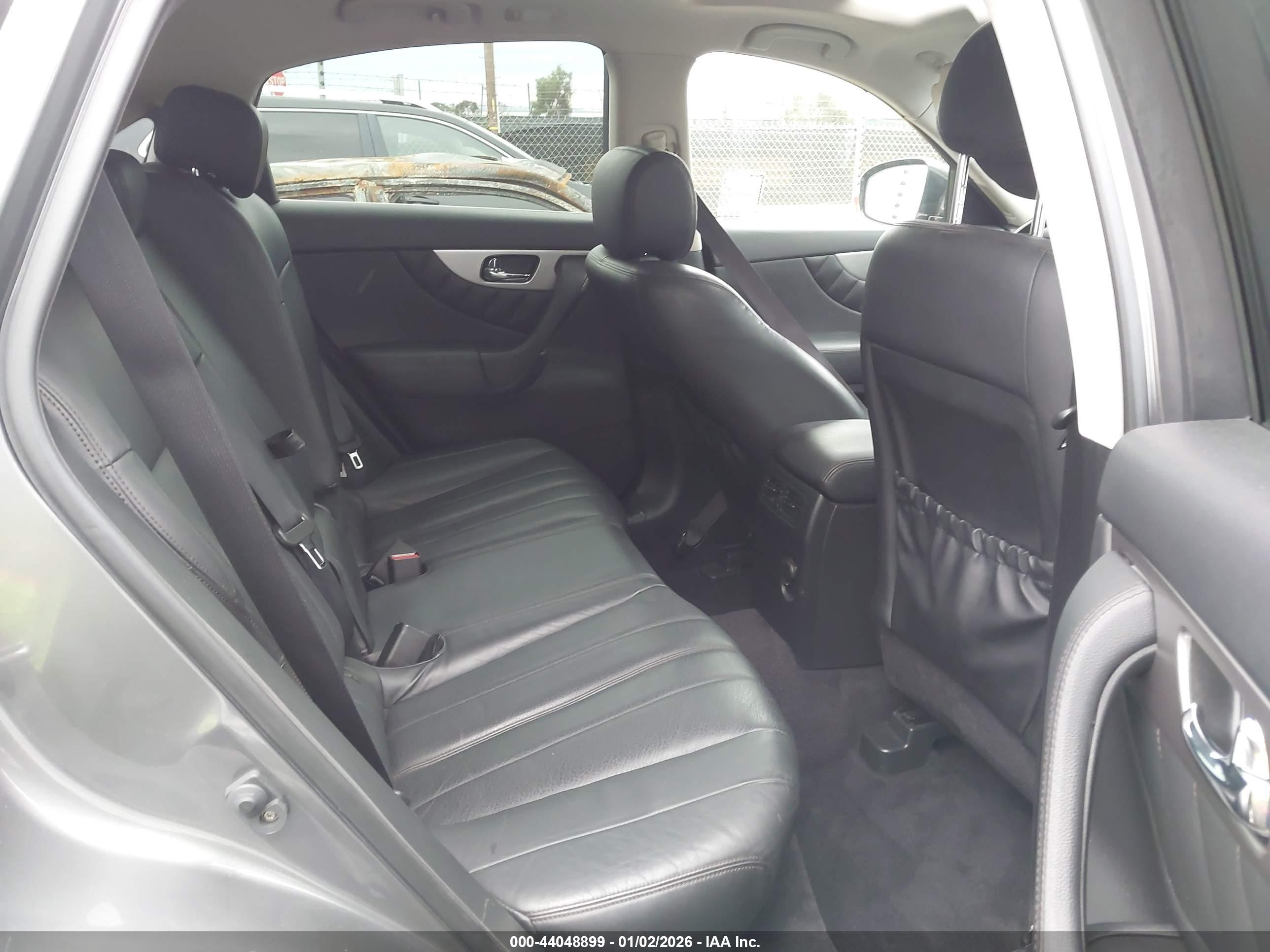 INFINITI FX37 image 8