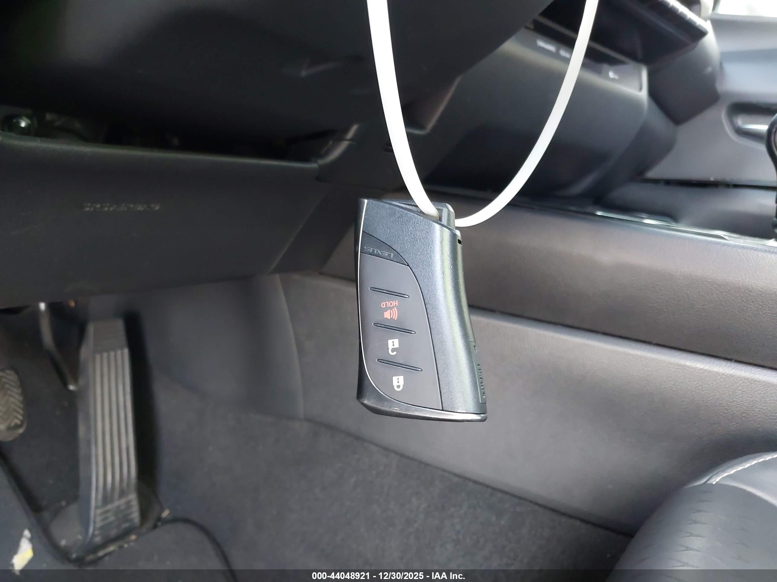 LEXUS UX image 11