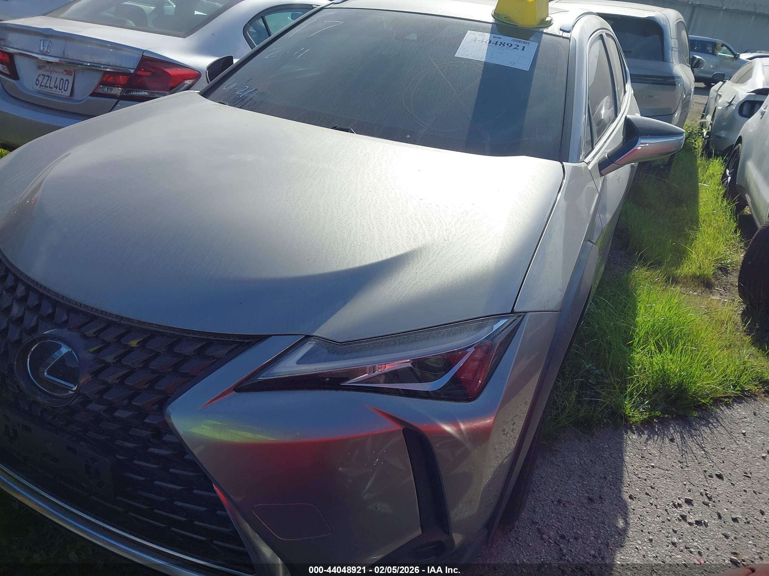 LEXUS UX image 2