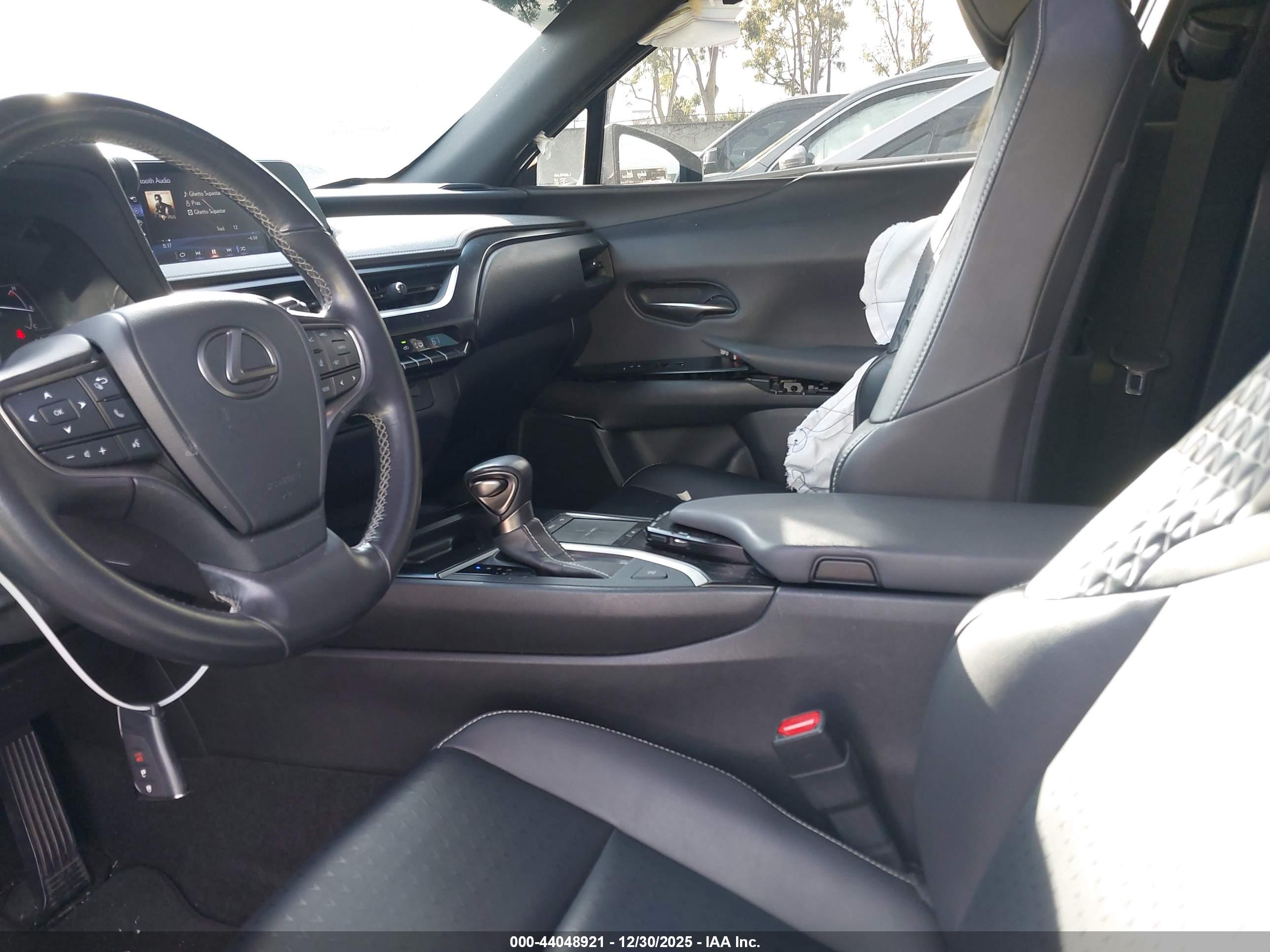 LEXUS UX image 5