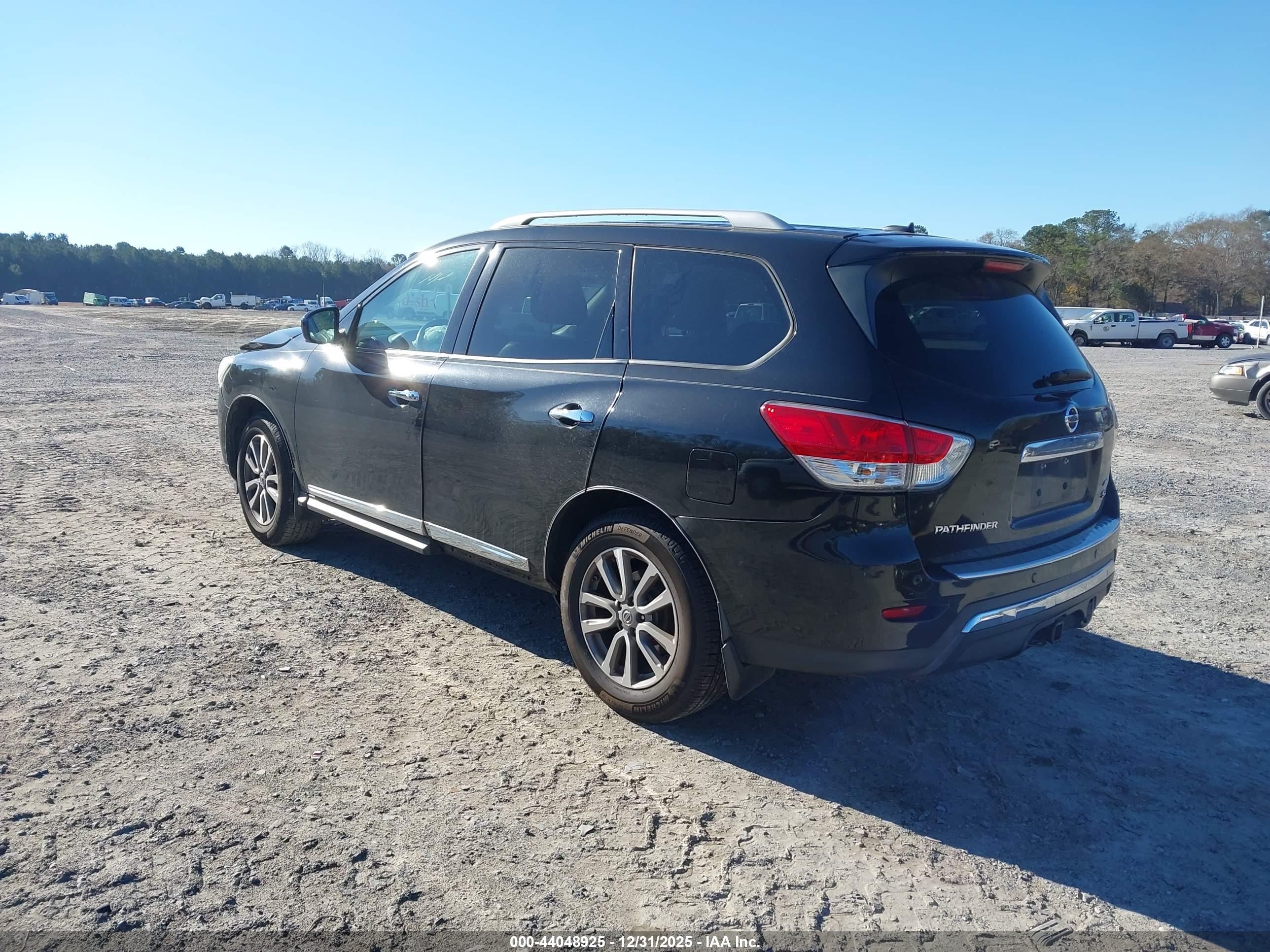 NISSAN PATHFINDER image 3