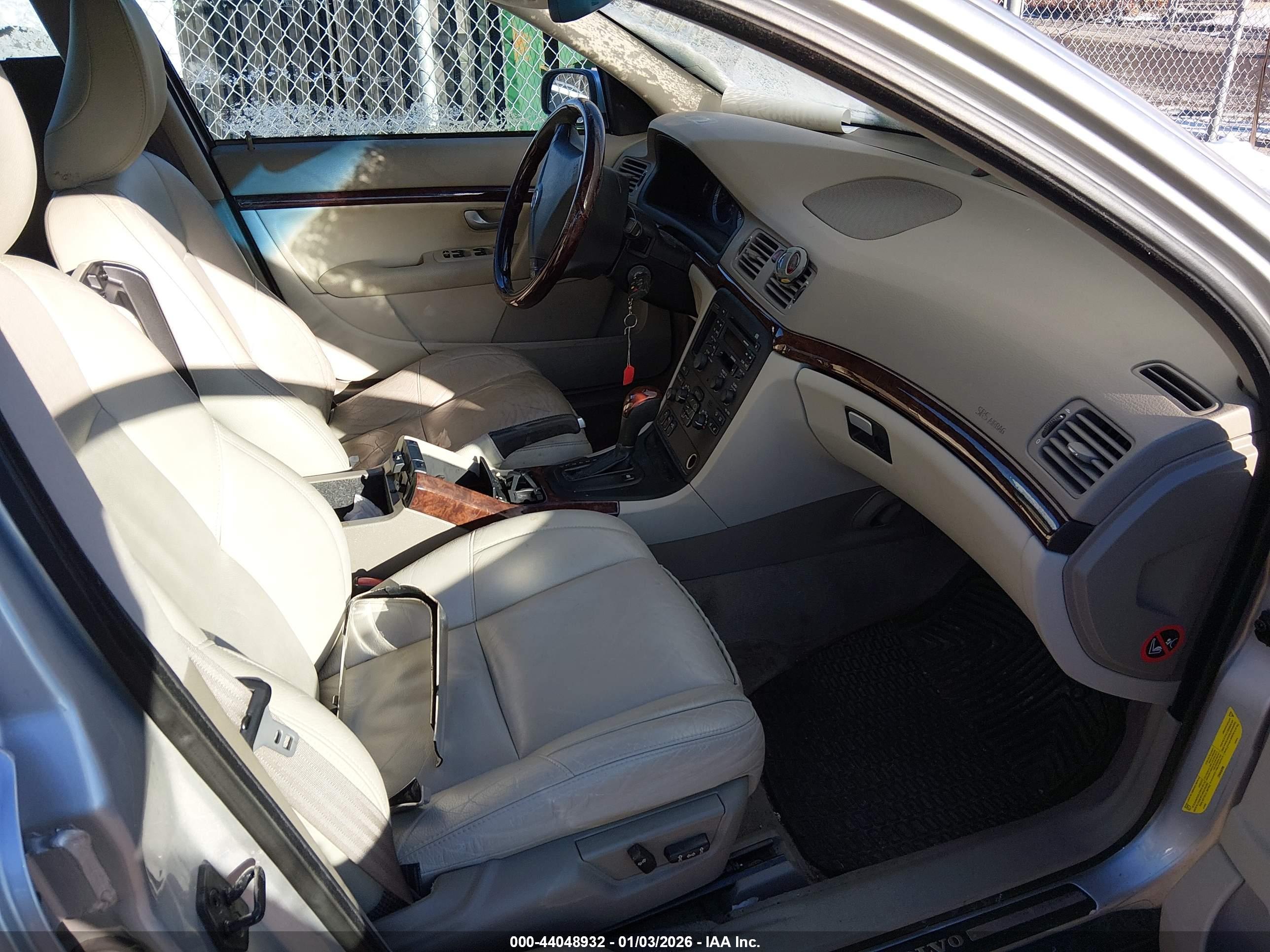 VOLVO S80 image 5