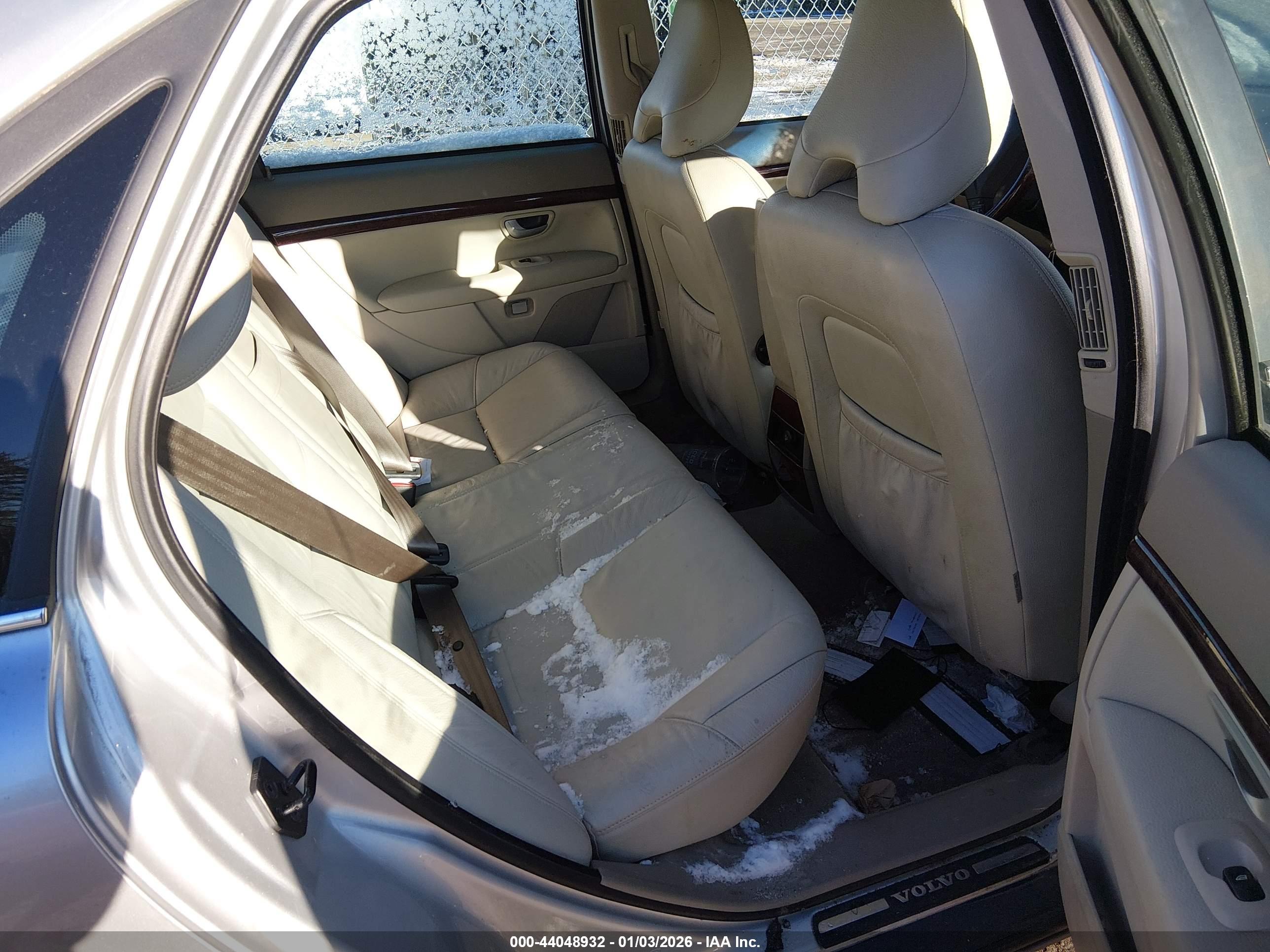 VOLVO S80 image 8
