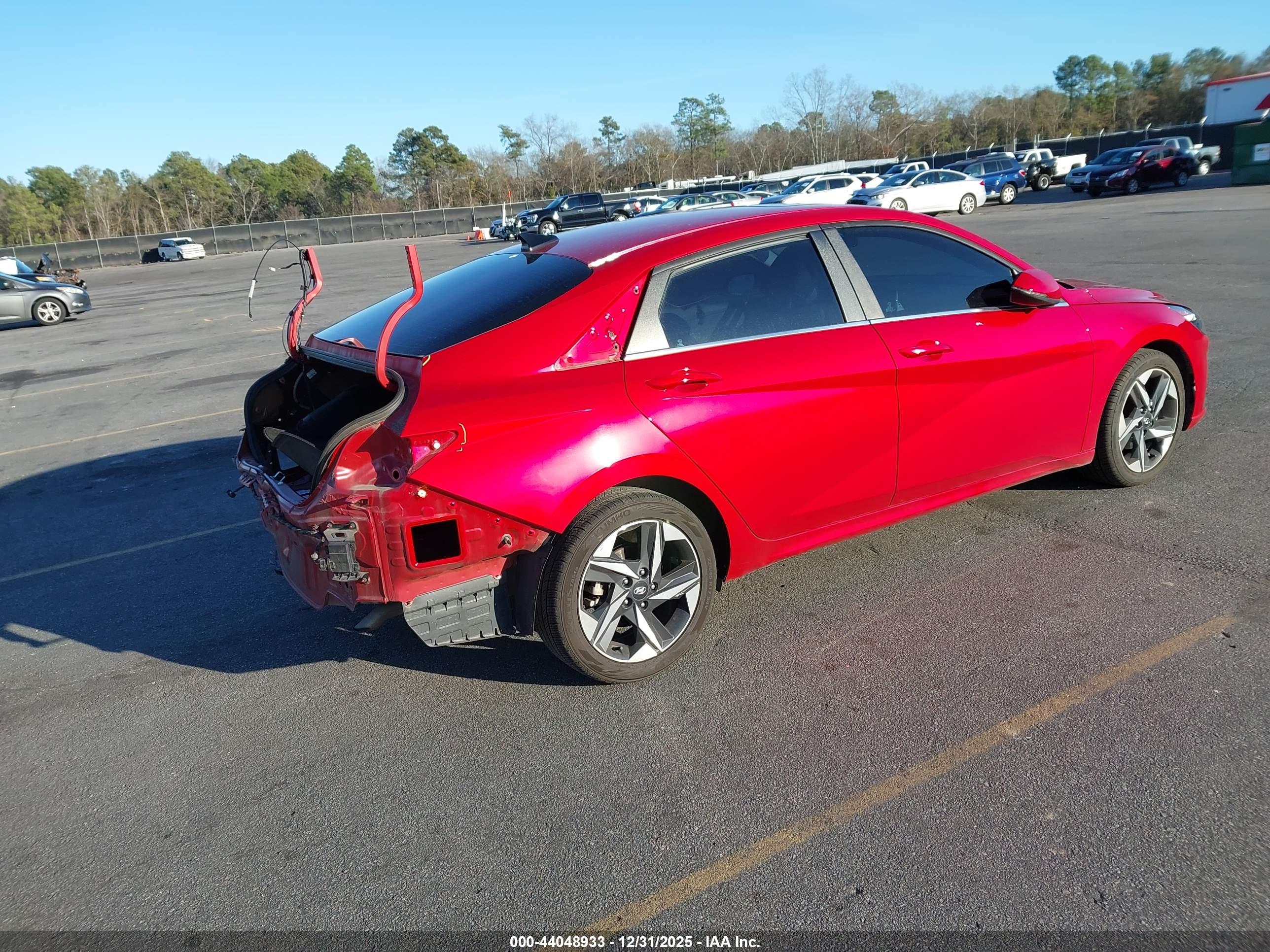HYUNDAI ELANTRA image 4