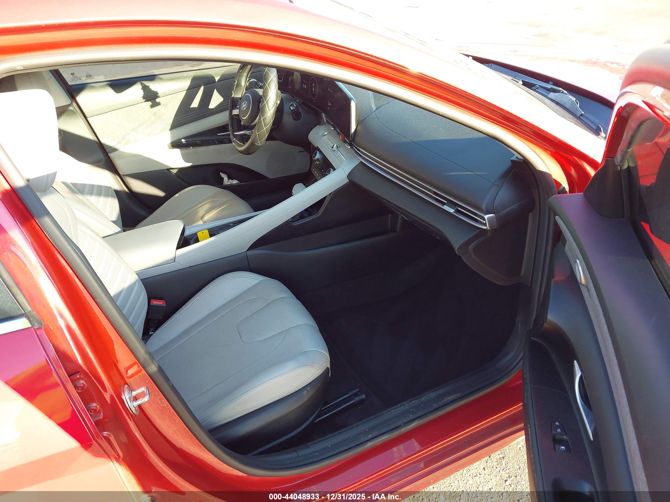 HYUNDAI ELANTRA image 5