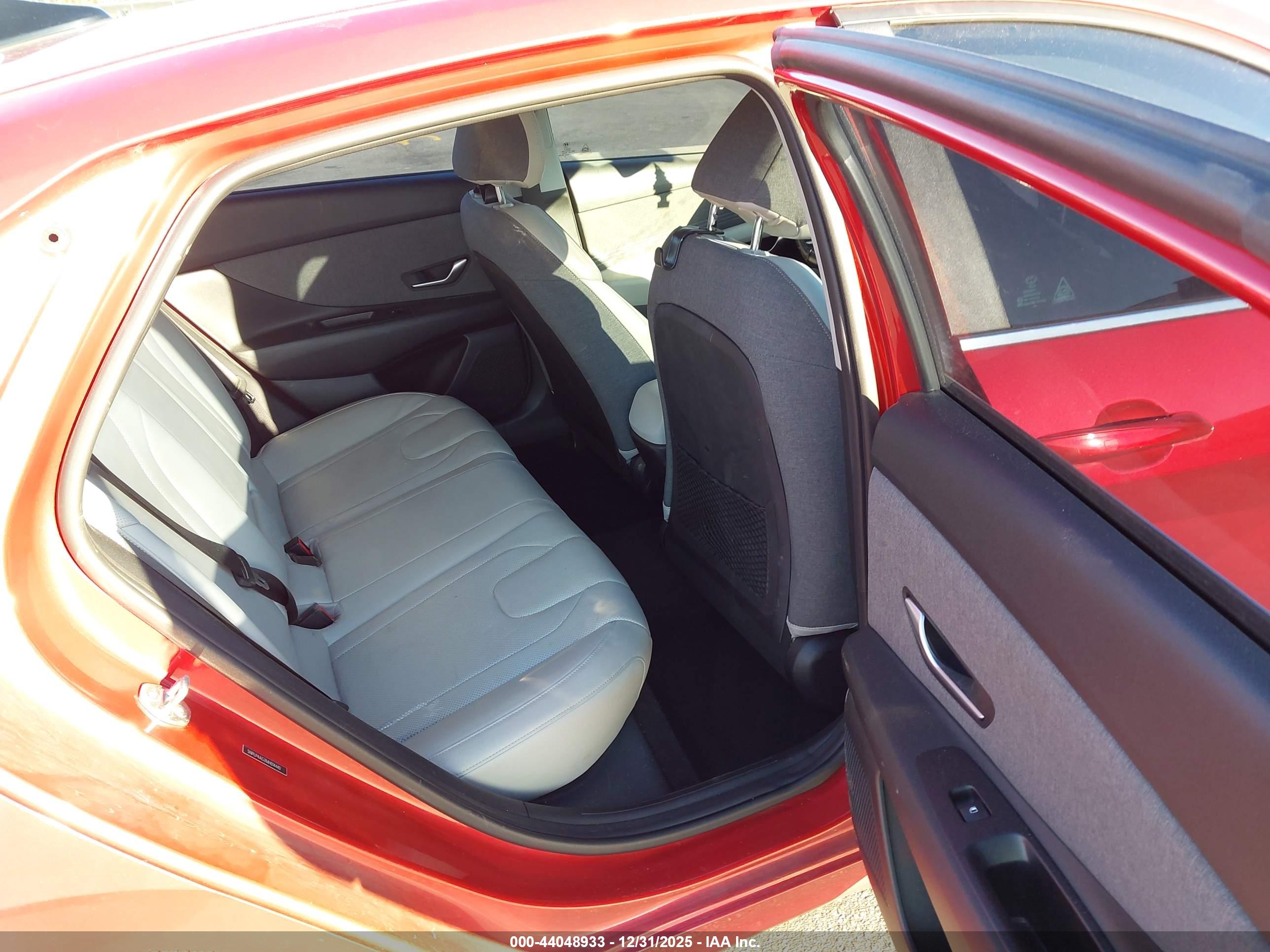 HYUNDAI ELANTRA image 8