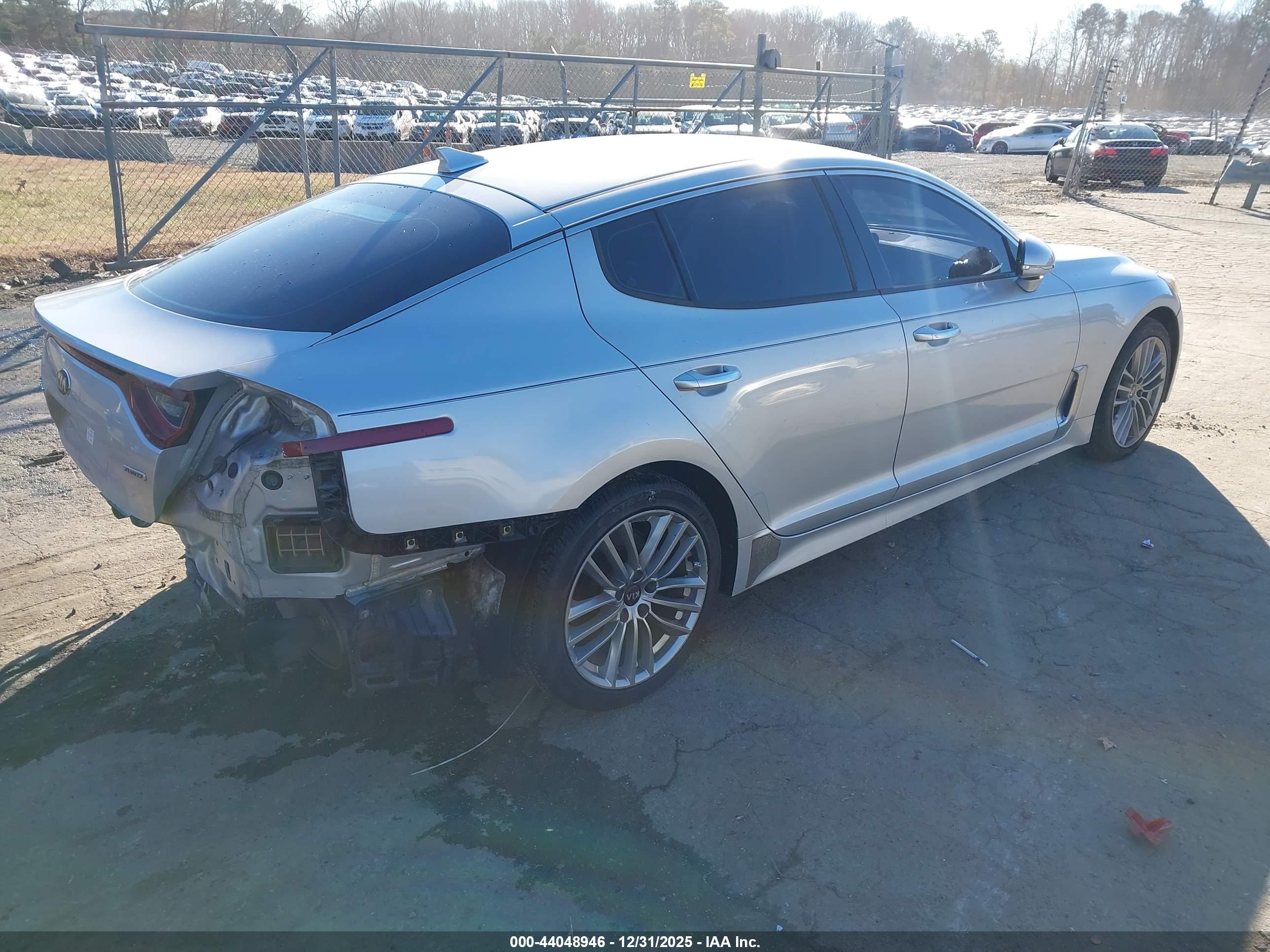 KIA STINGER image 4