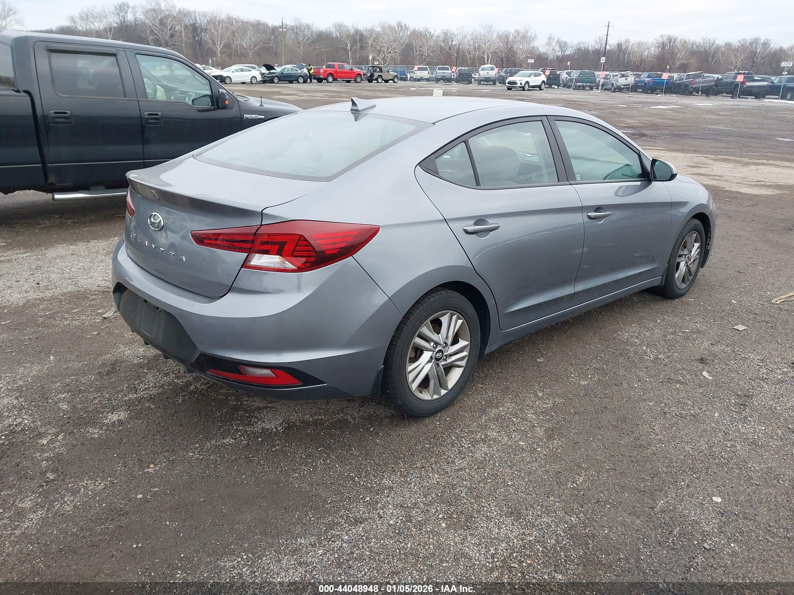 HYUNDAI ELANTRA image 4