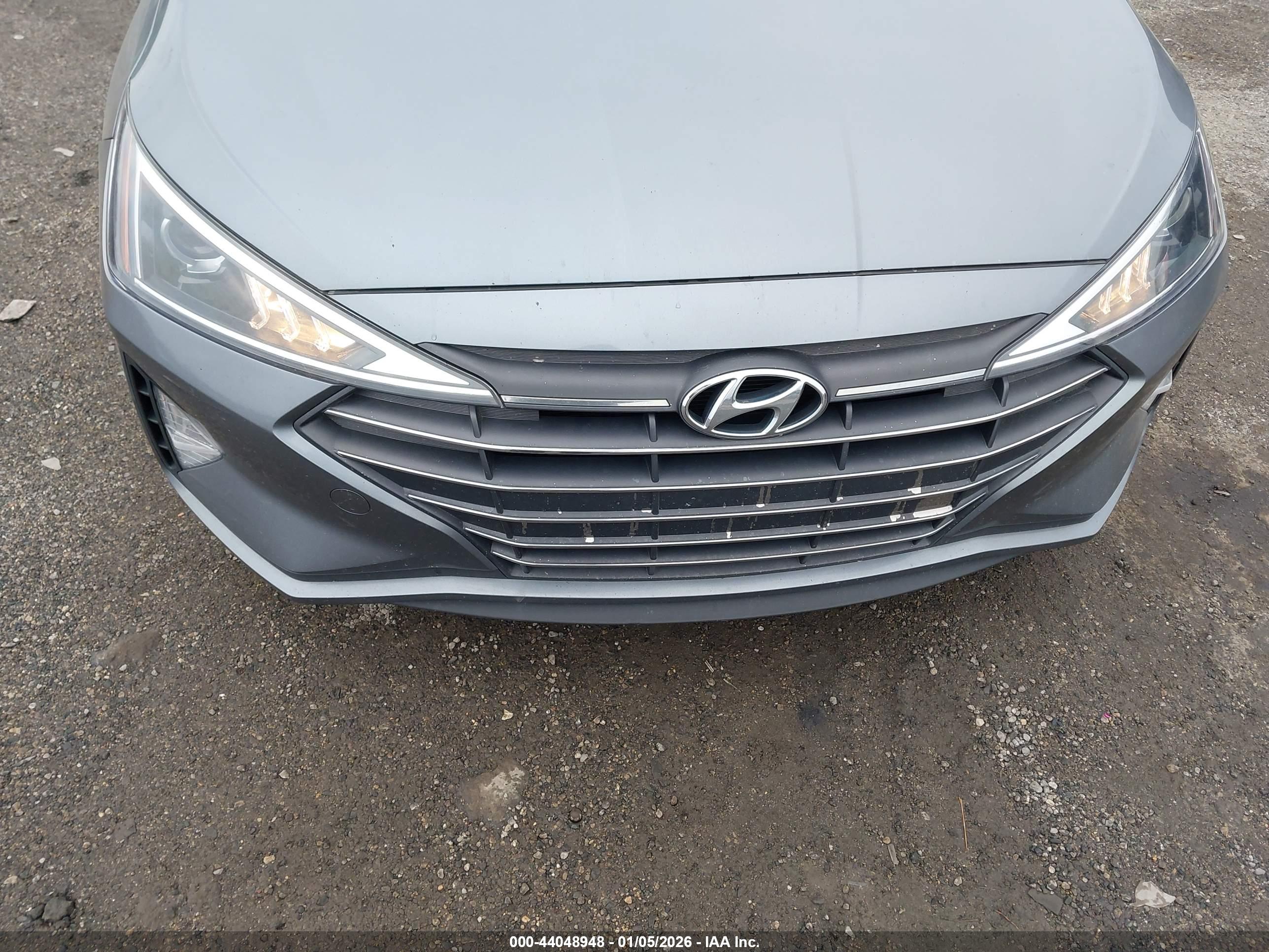 HYUNDAI ELANTRA image 6