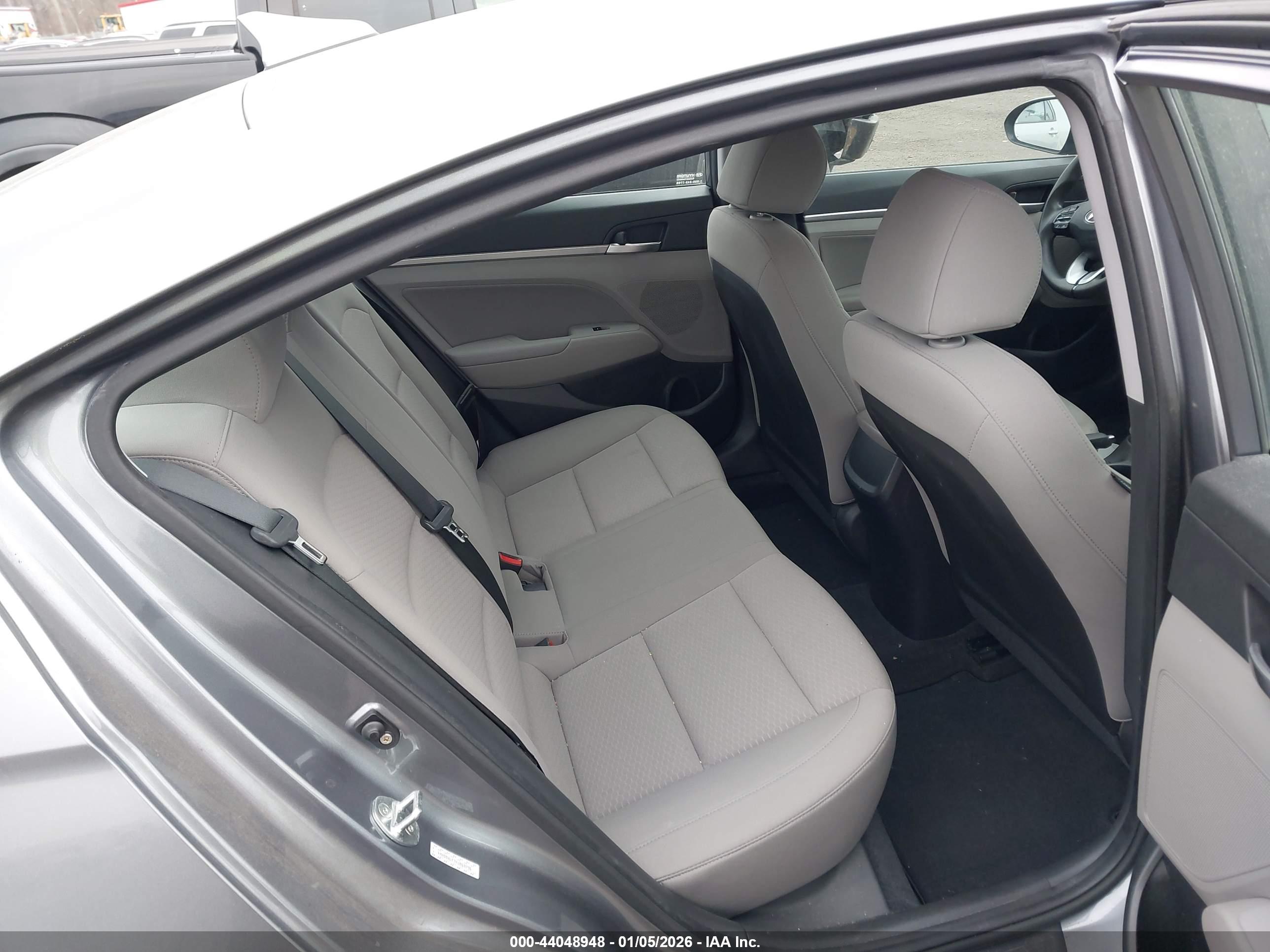 HYUNDAI ELANTRA image 8