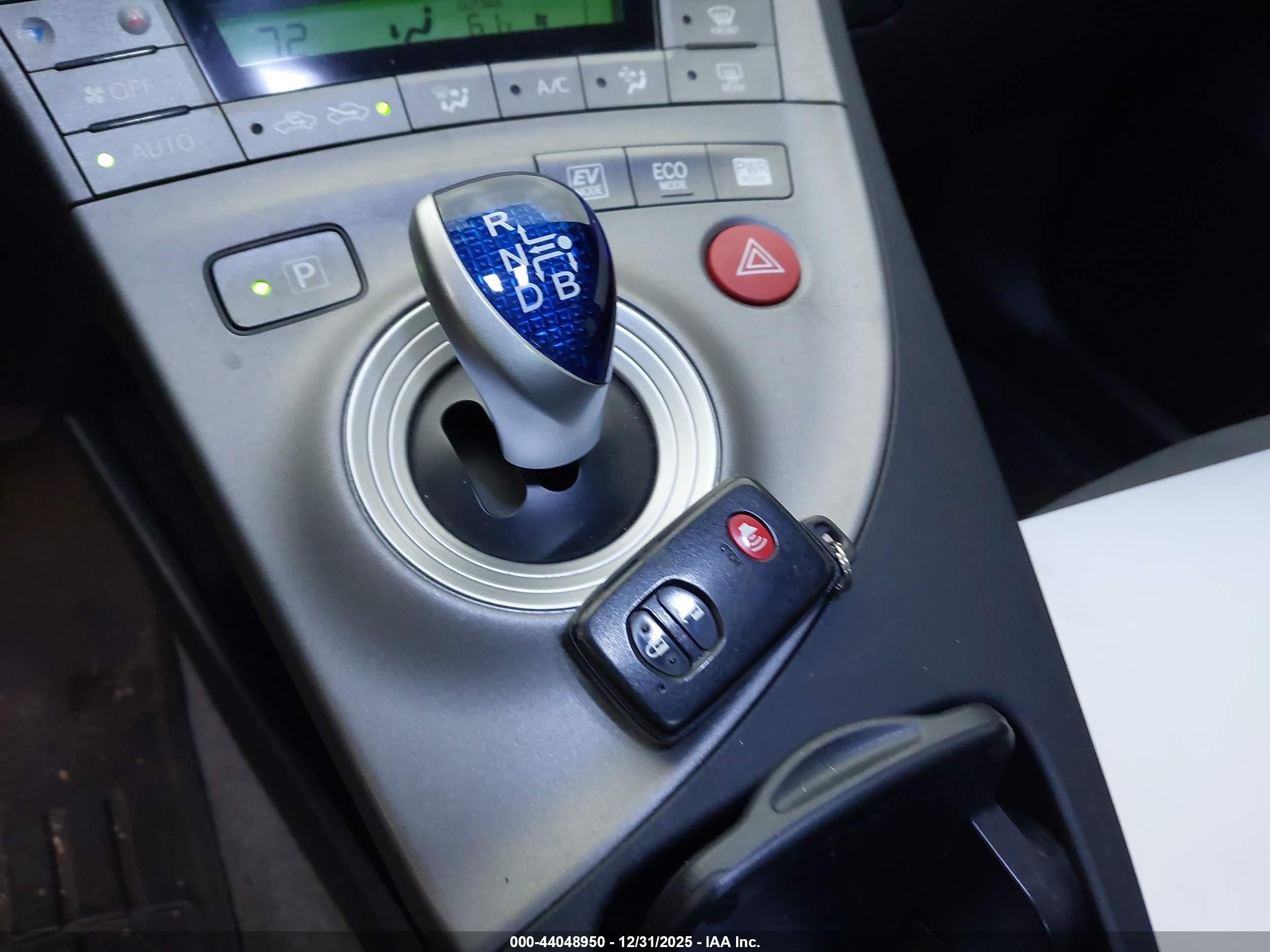 TOYOTA PRIUS image 11