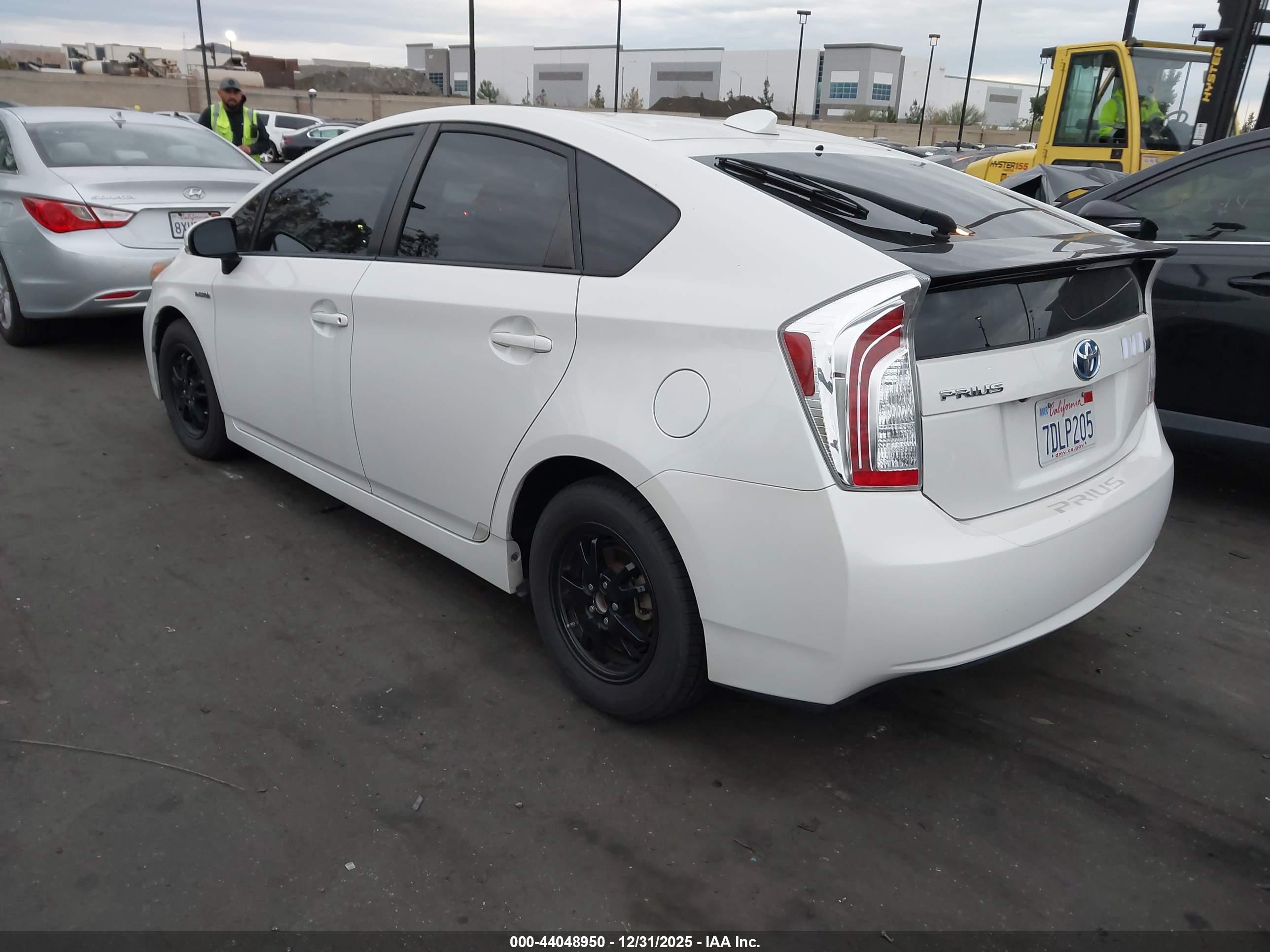 TOYOTA PRIUS image 3