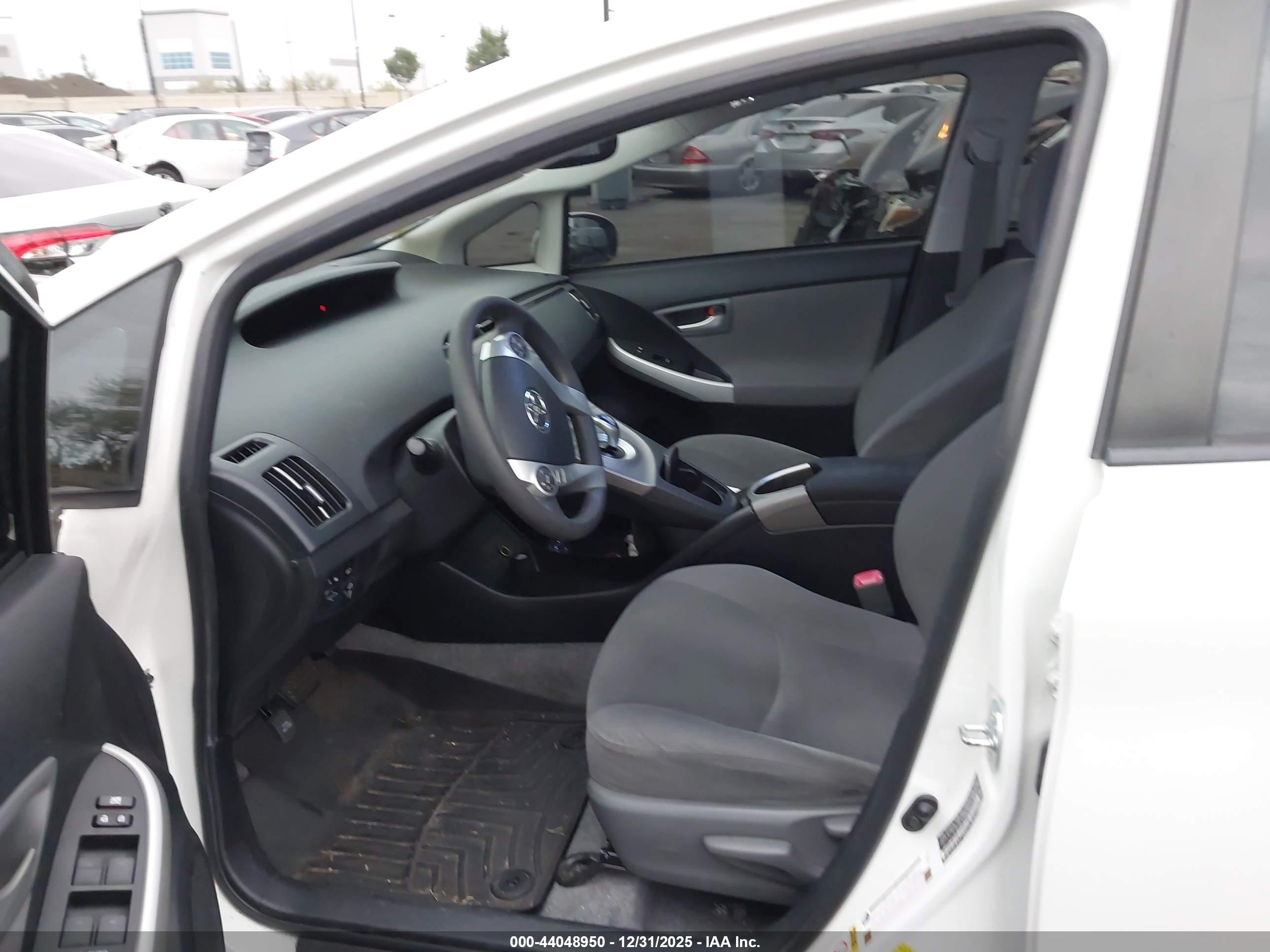 TOYOTA PRIUS image 5