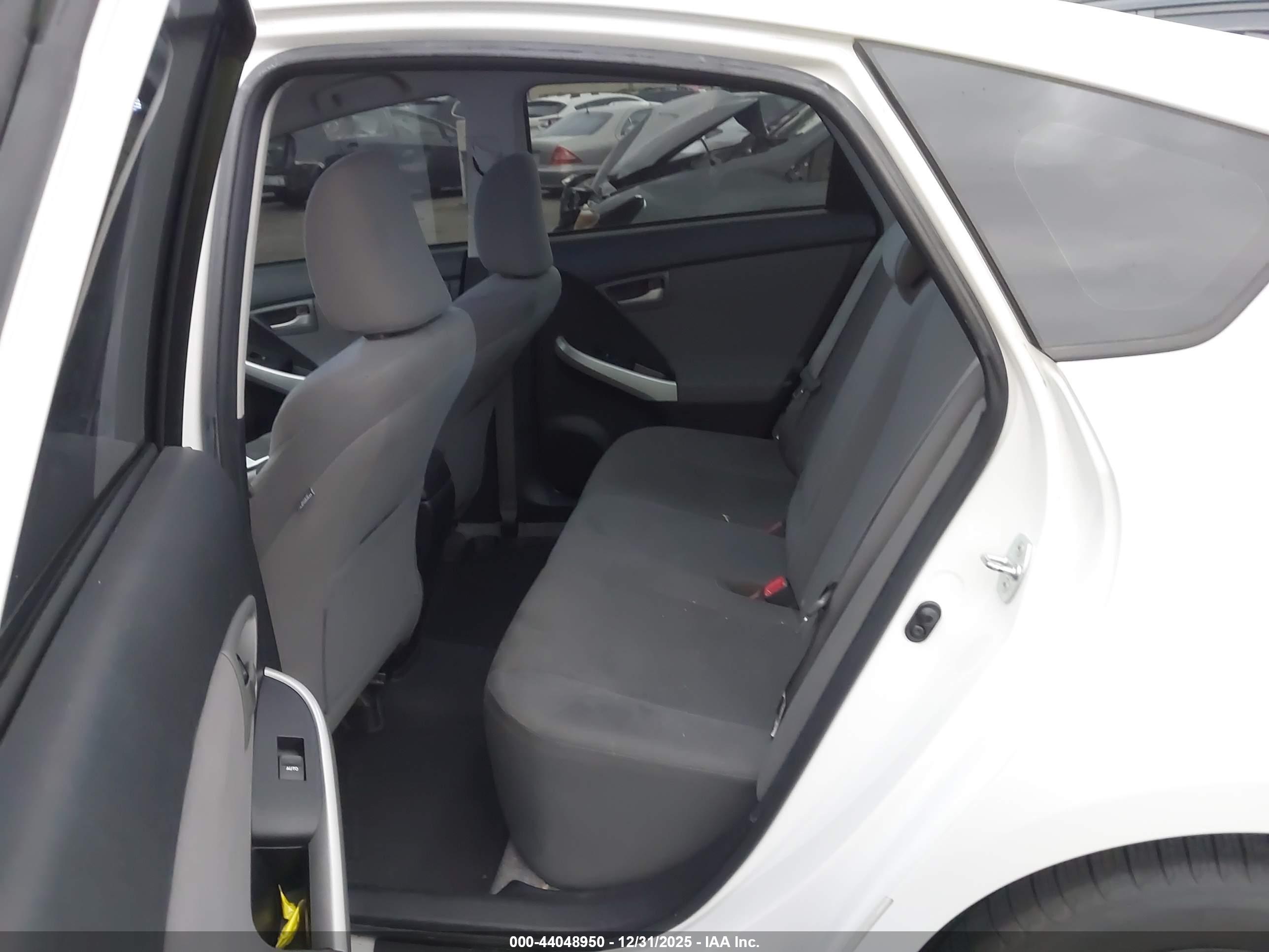 TOYOTA PRIUS image 8