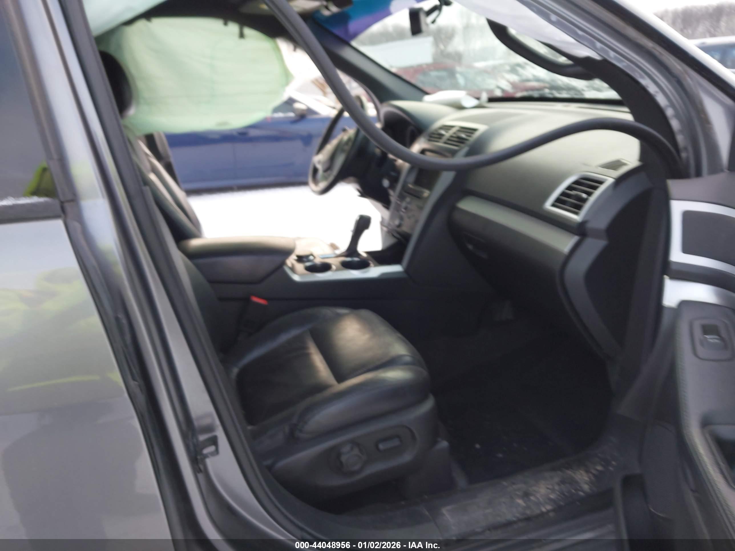 FORD EXPLORER image 5
