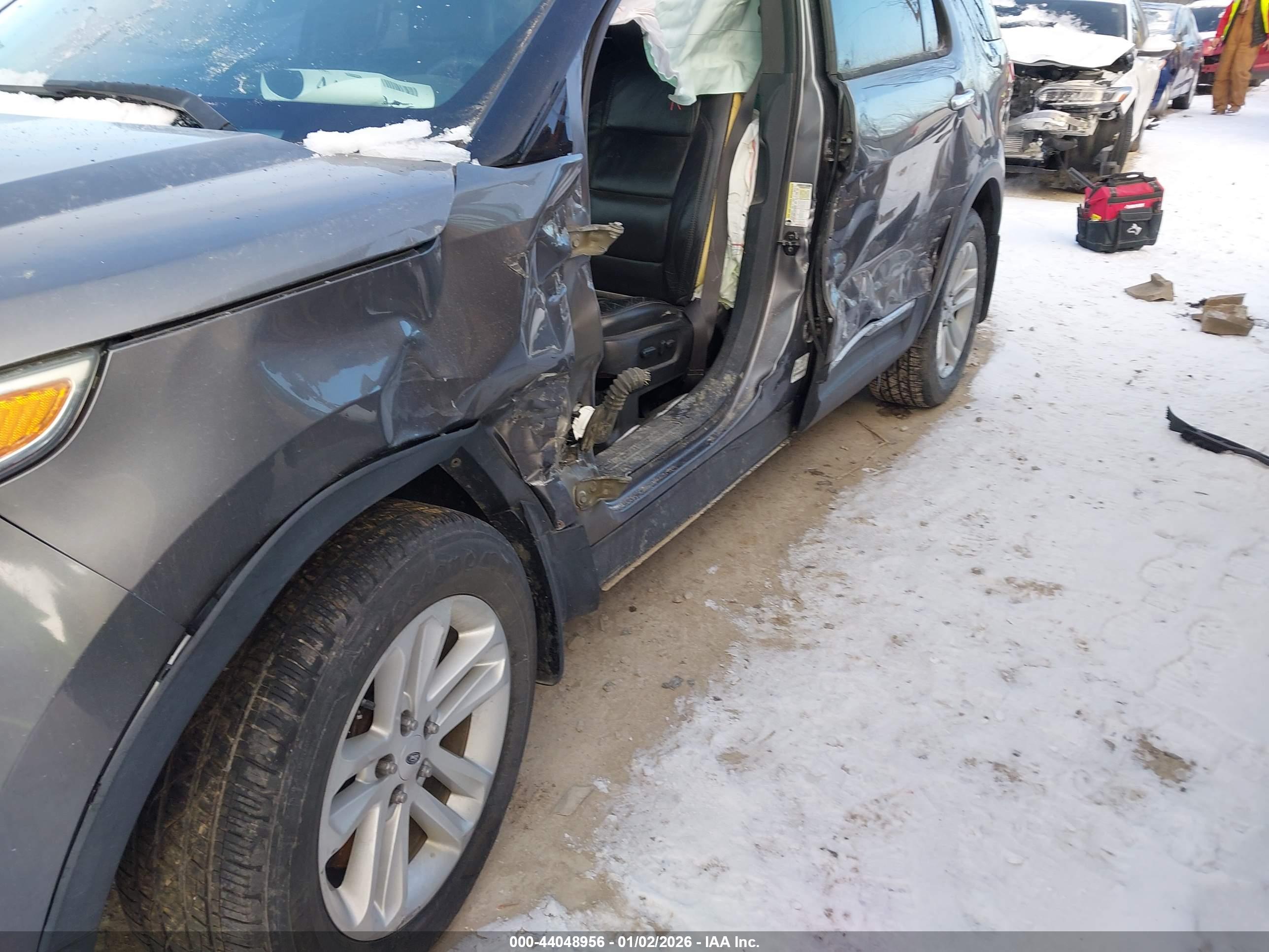 FORD EXPLORER image 6