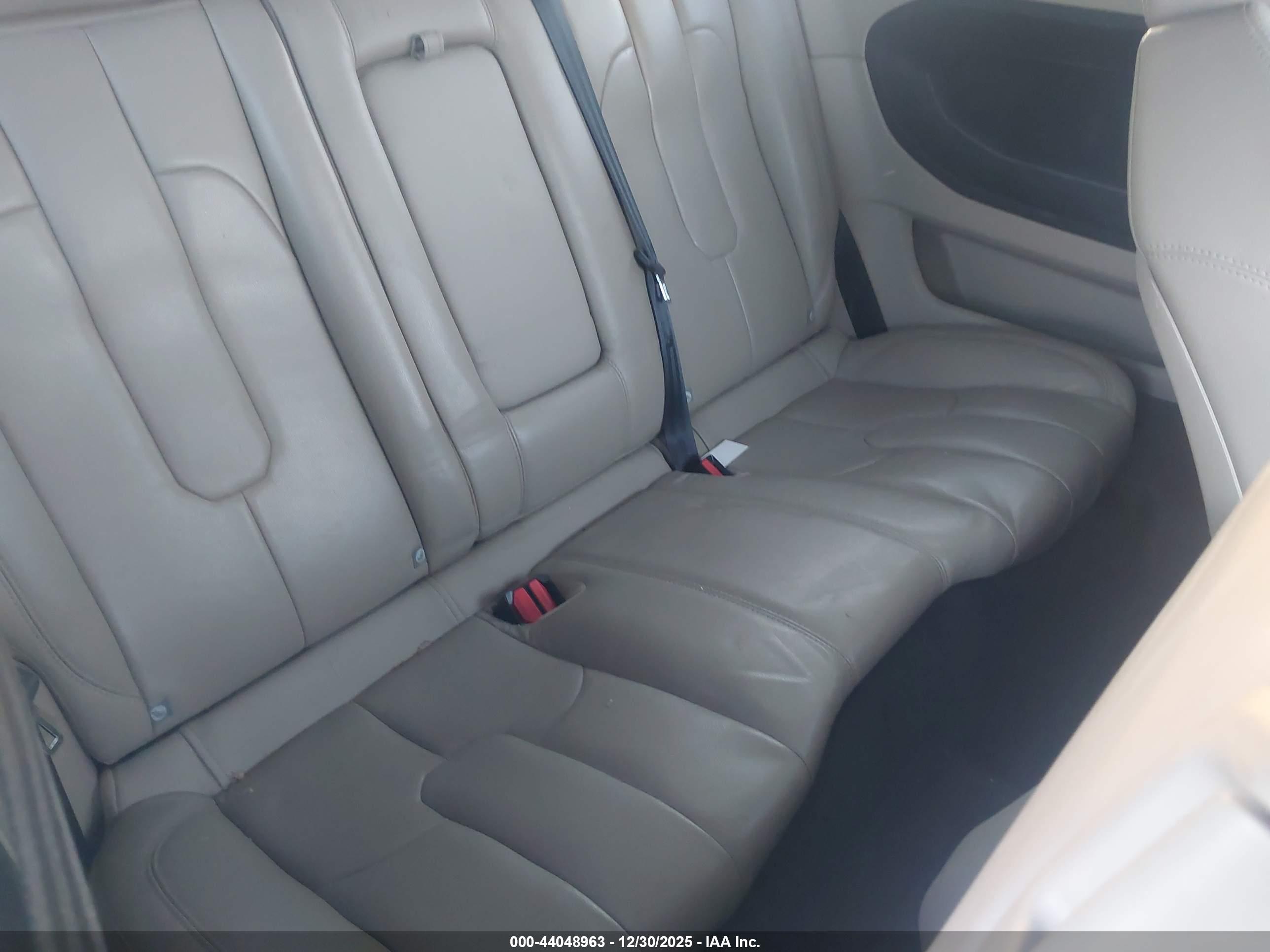 LAND ROVER image 8