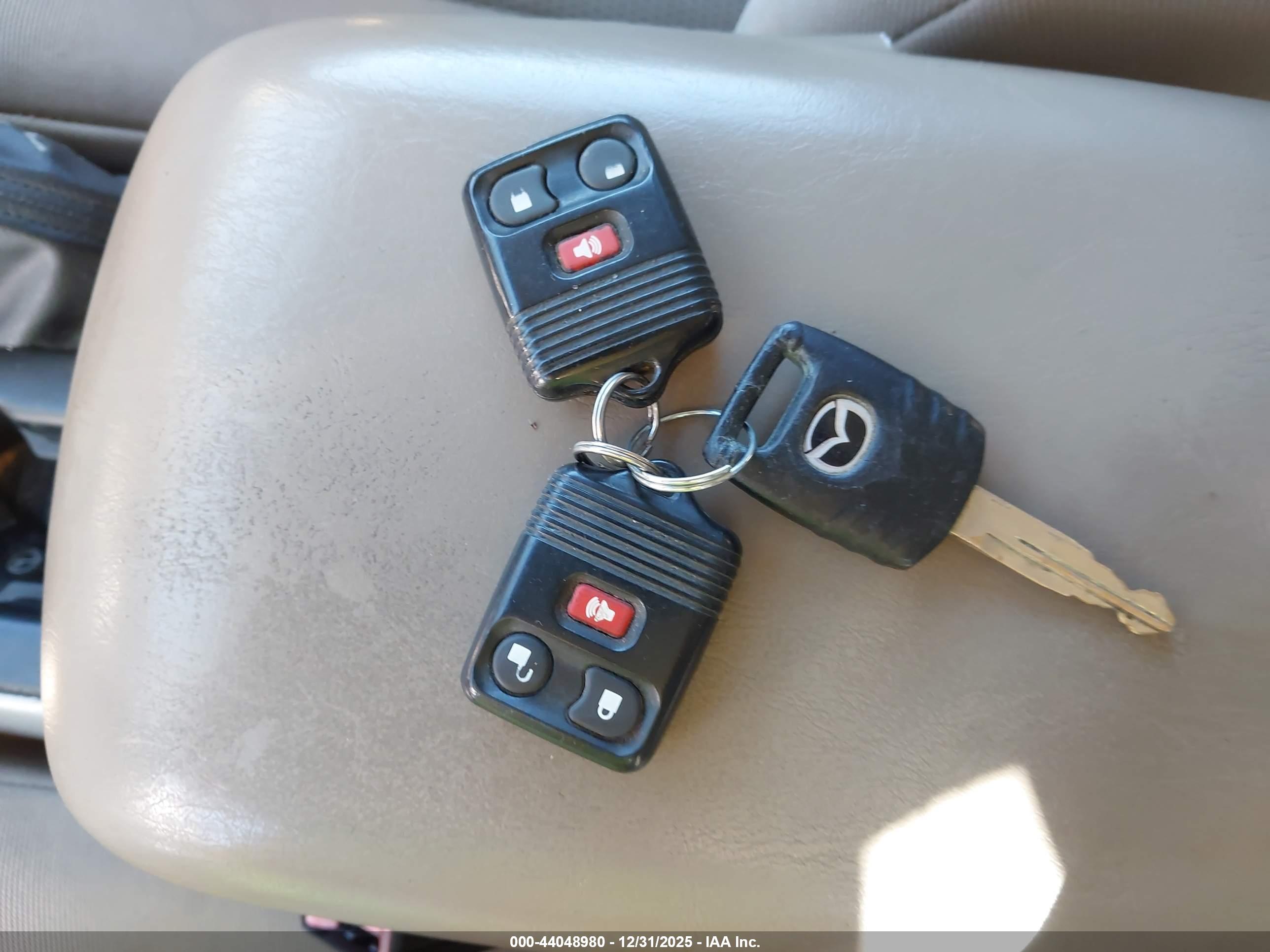 MAZDA TRIBUTE image 11