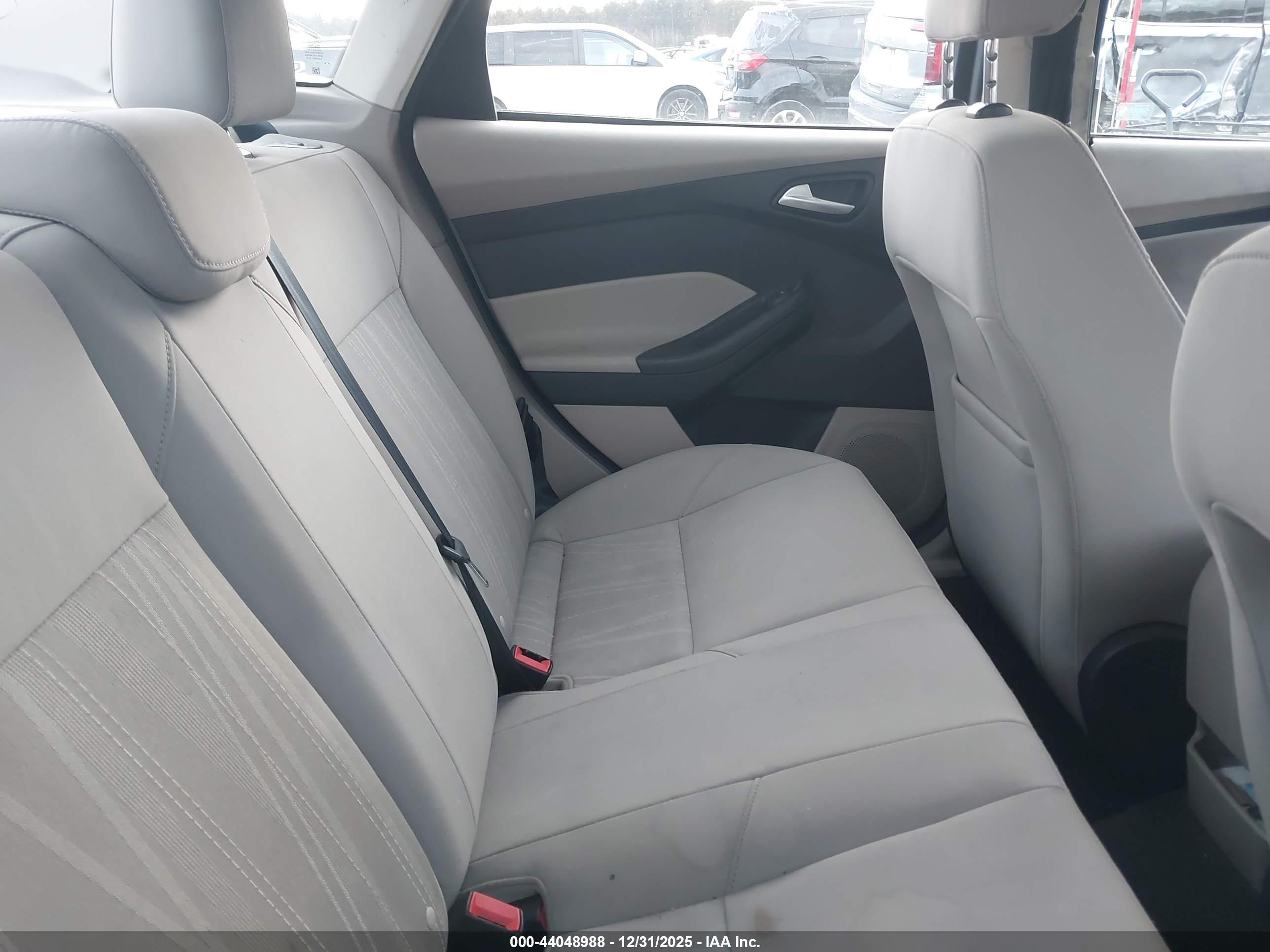 FORD FOCUS image 8