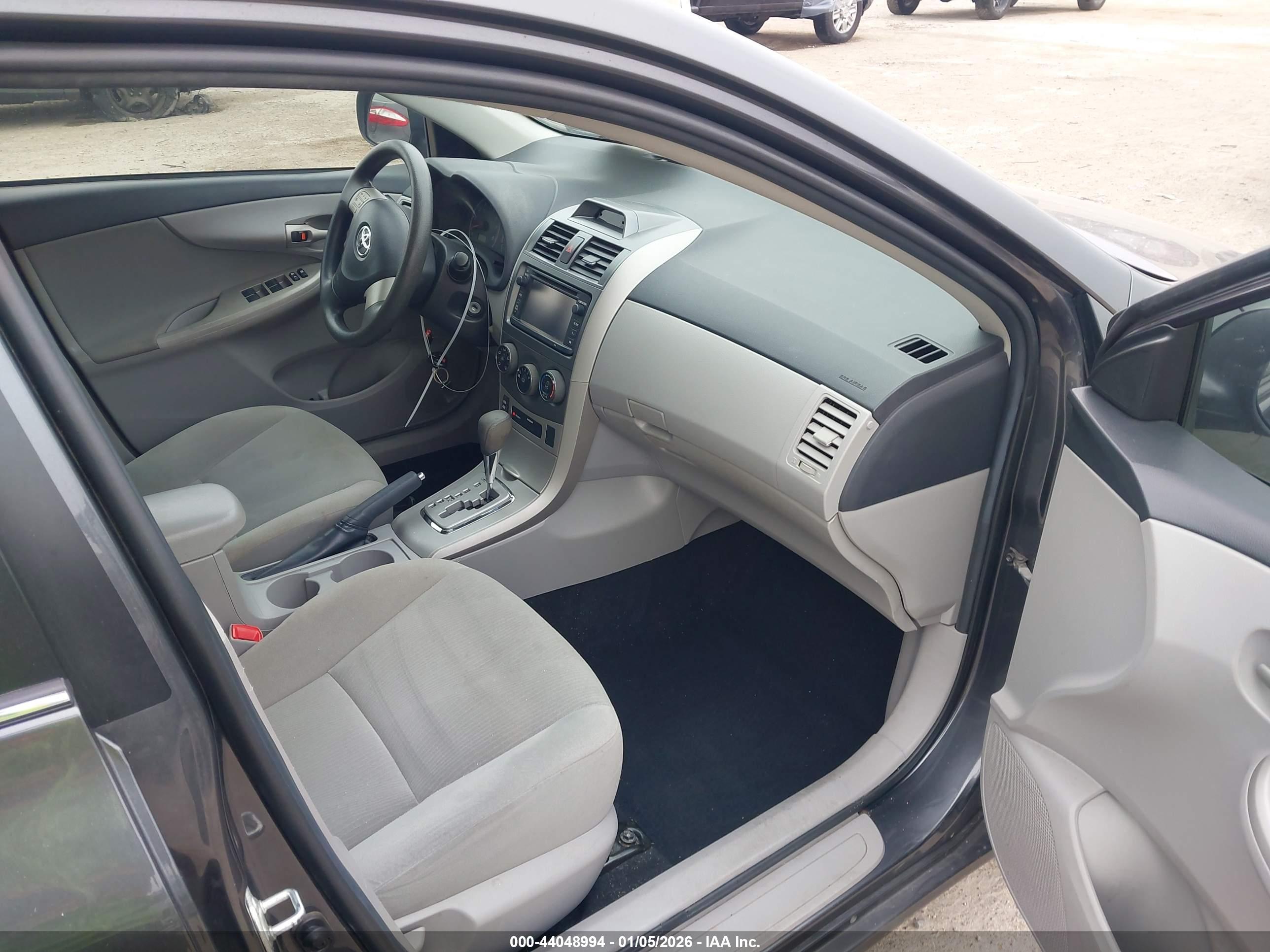 TOYOTA COROLLA image 5