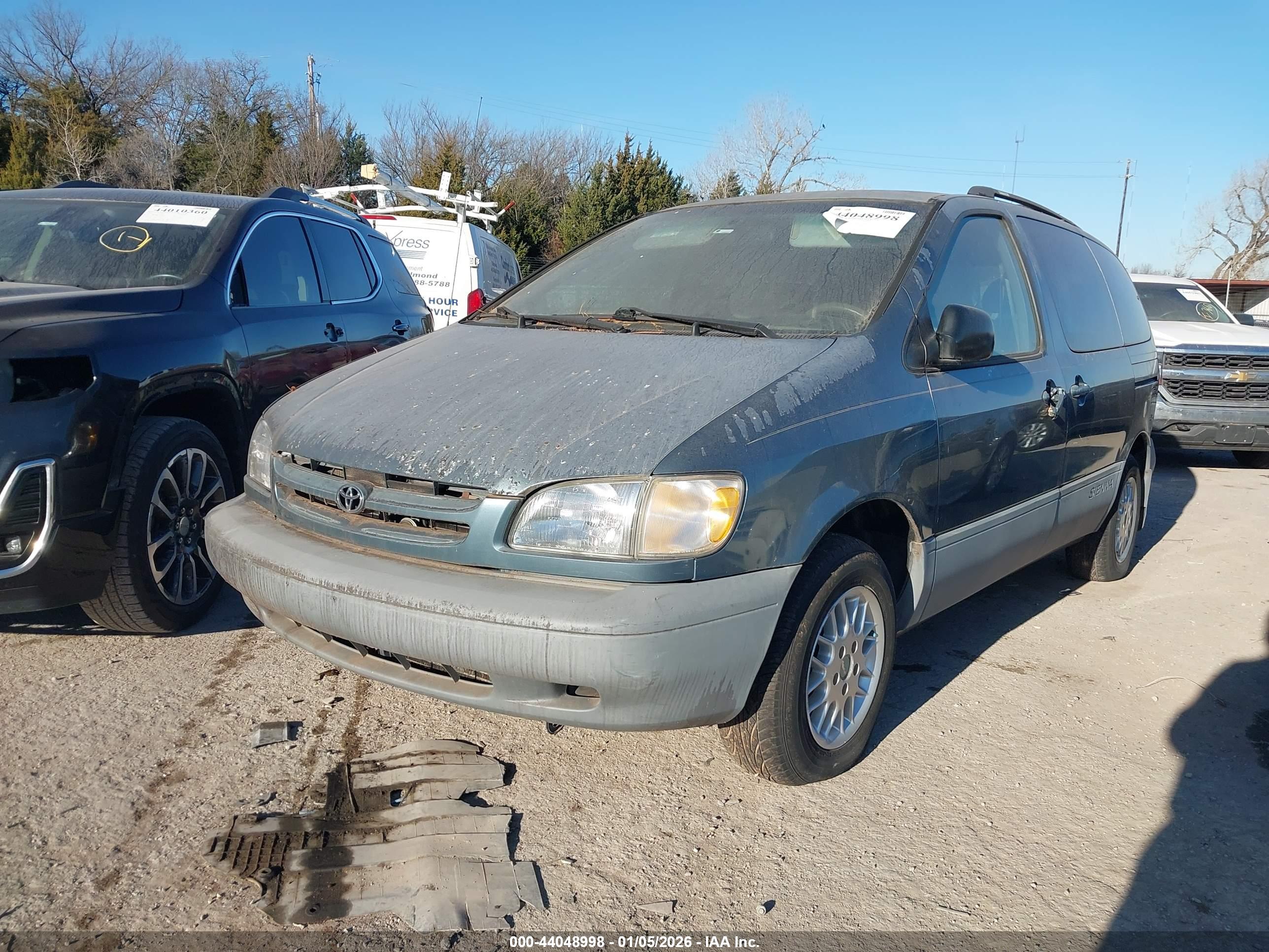 TOYOTA SIENNA image 2