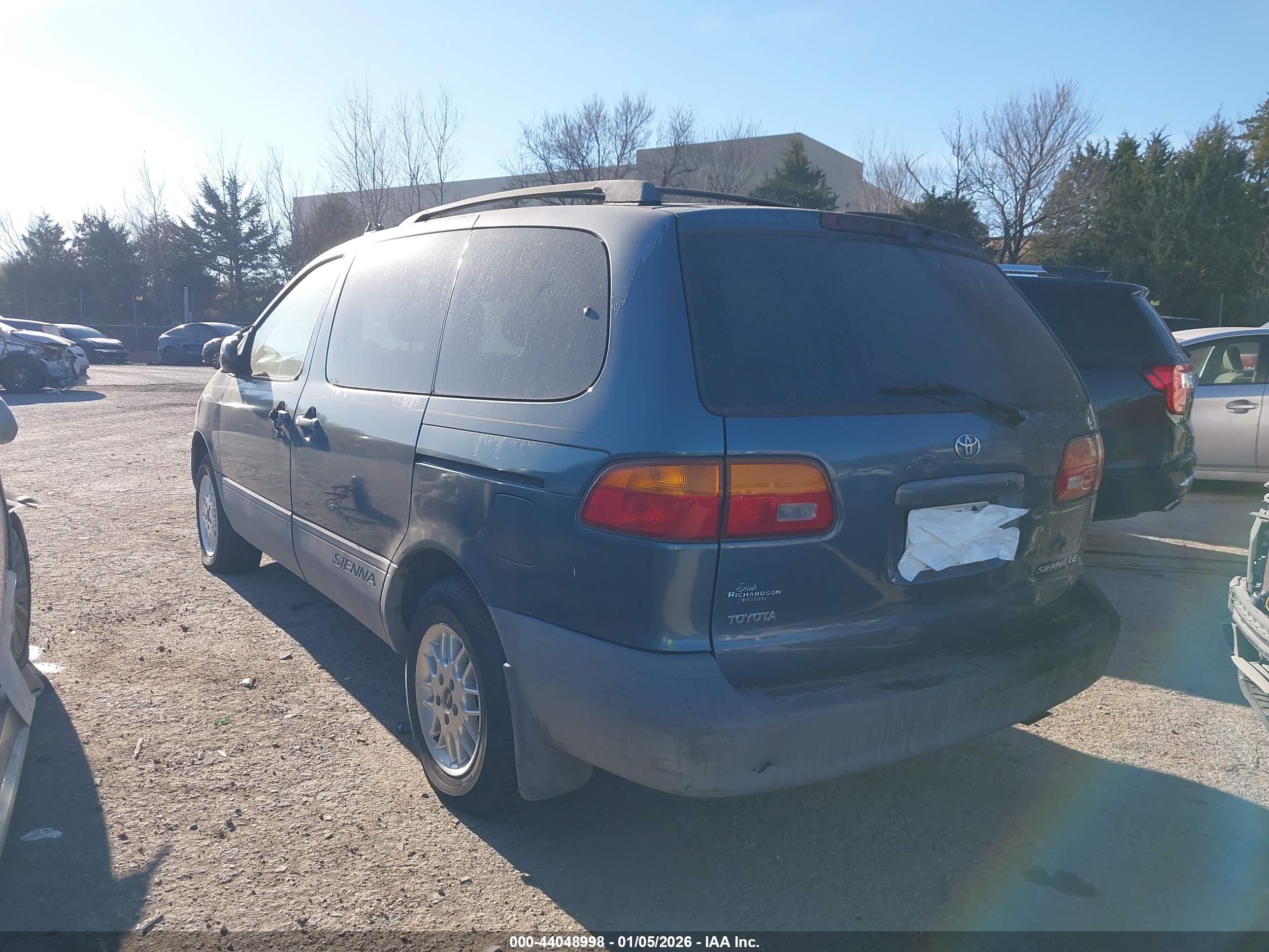 TOYOTA SIENNA image 3
