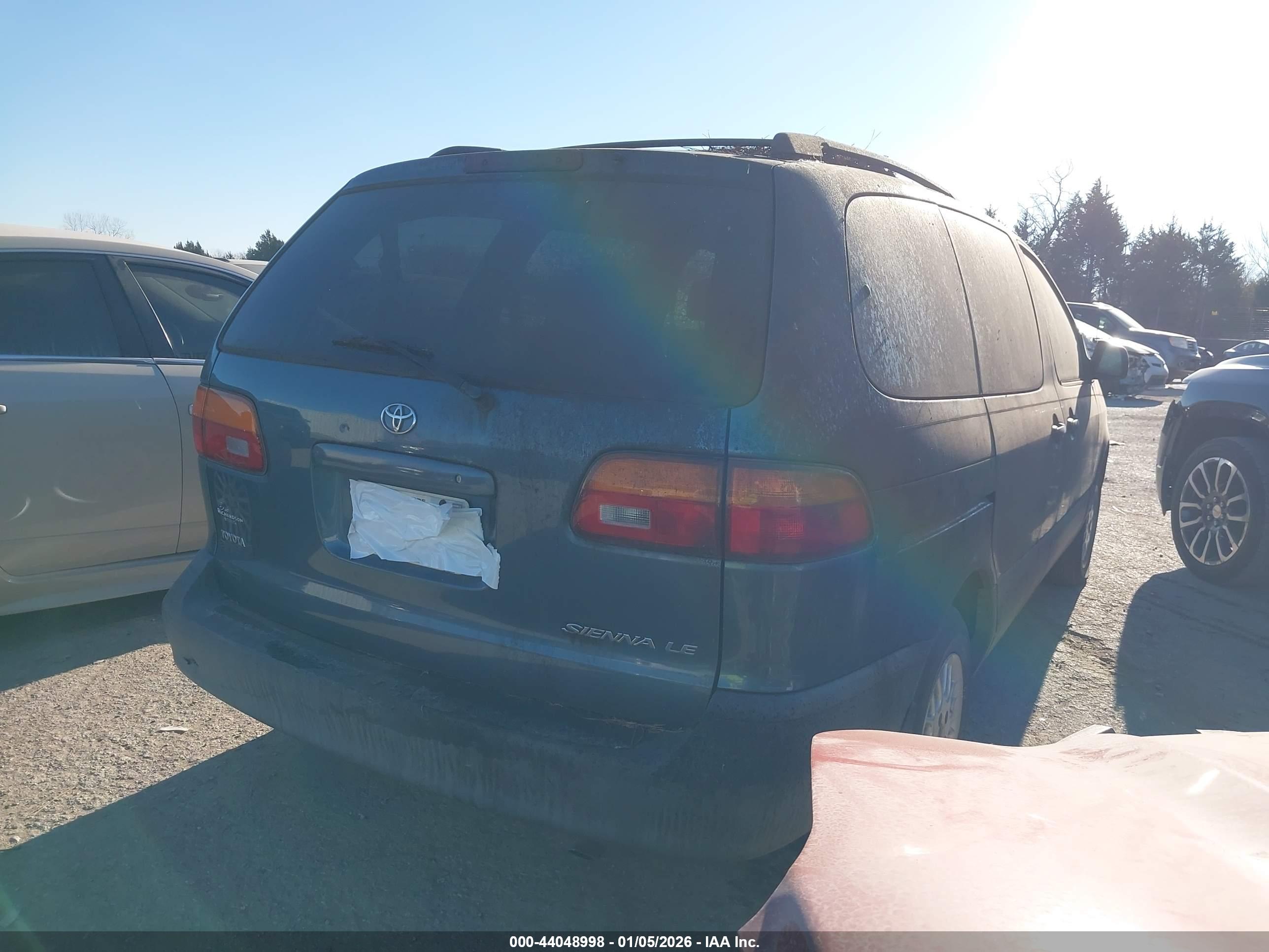TOYOTA SIENNA image 4