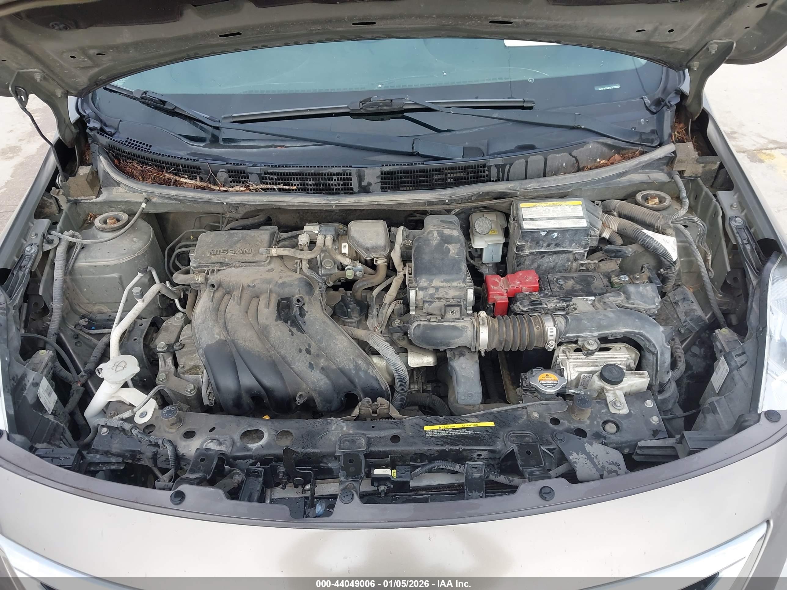 NISSAN VERSA image 10