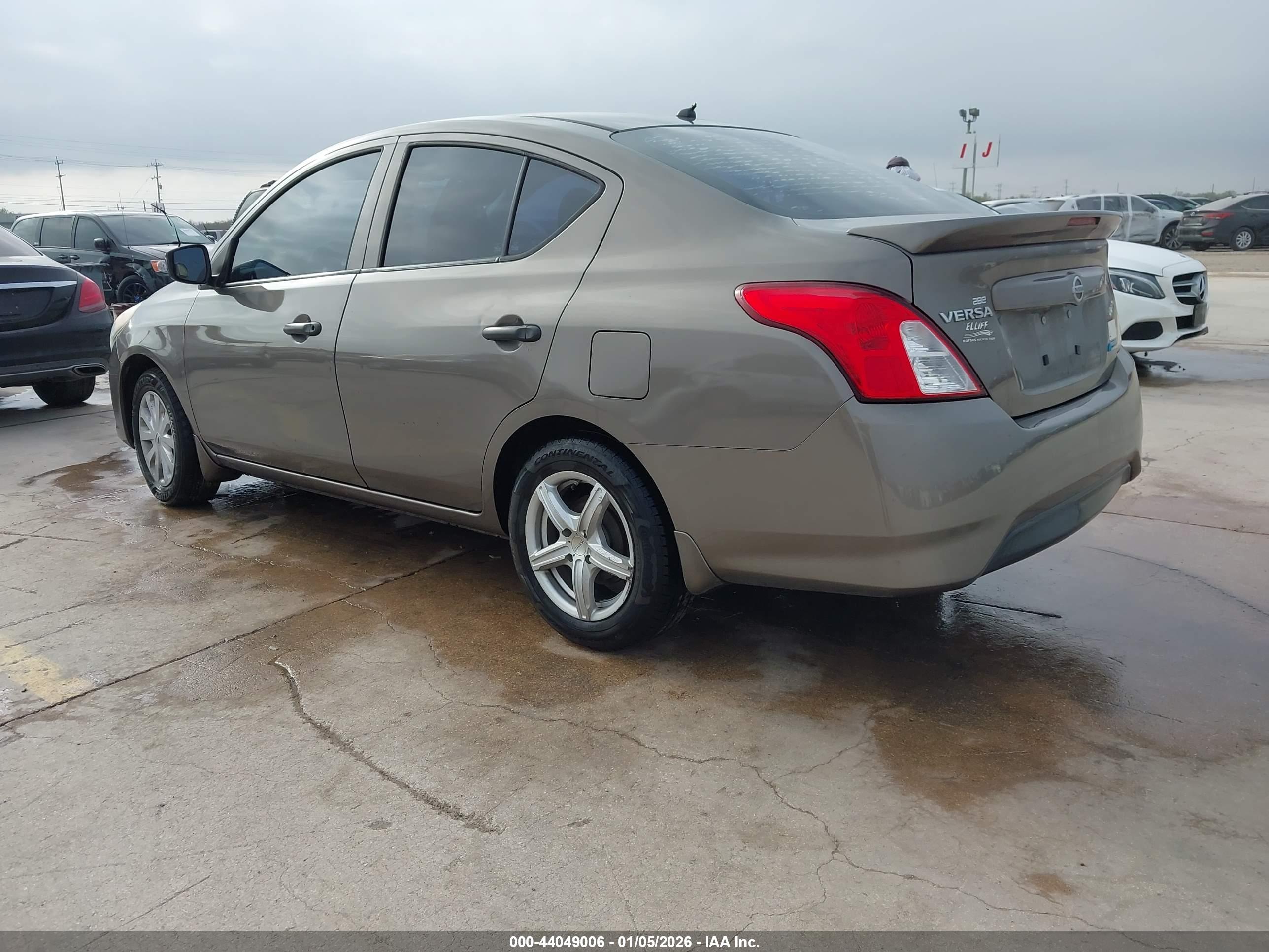 NISSAN VERSA image 3