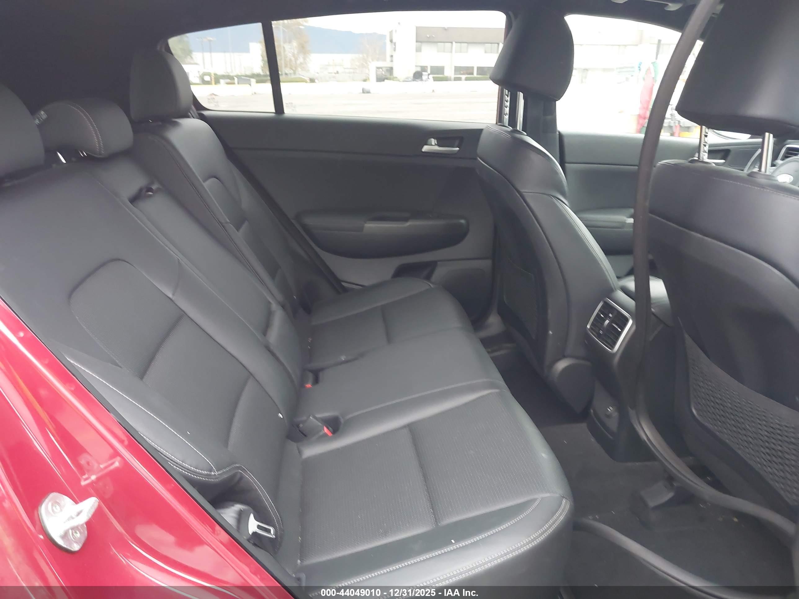 KIA SPORTAGE image 8