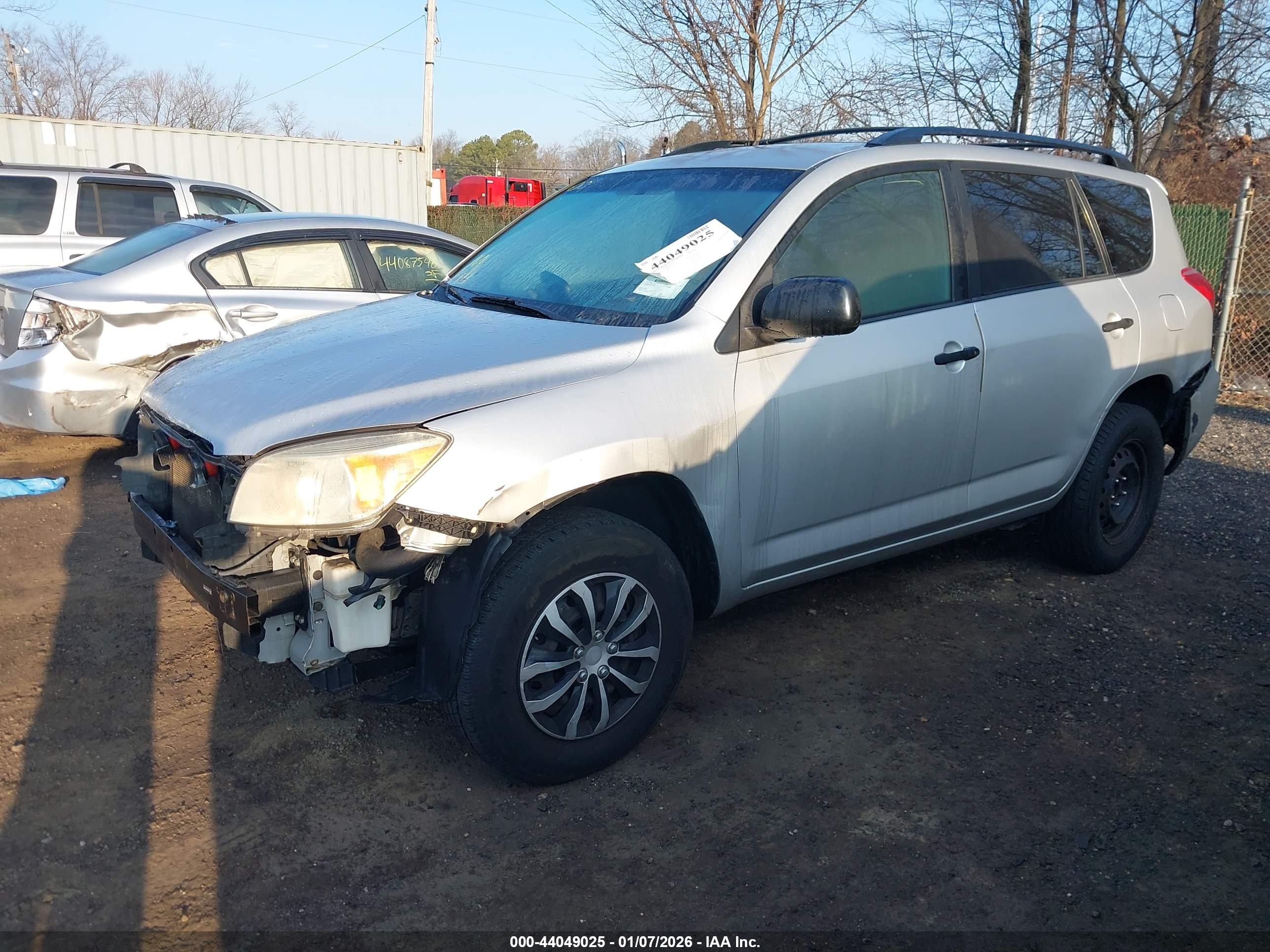 TOYOTA RAV4 image 2