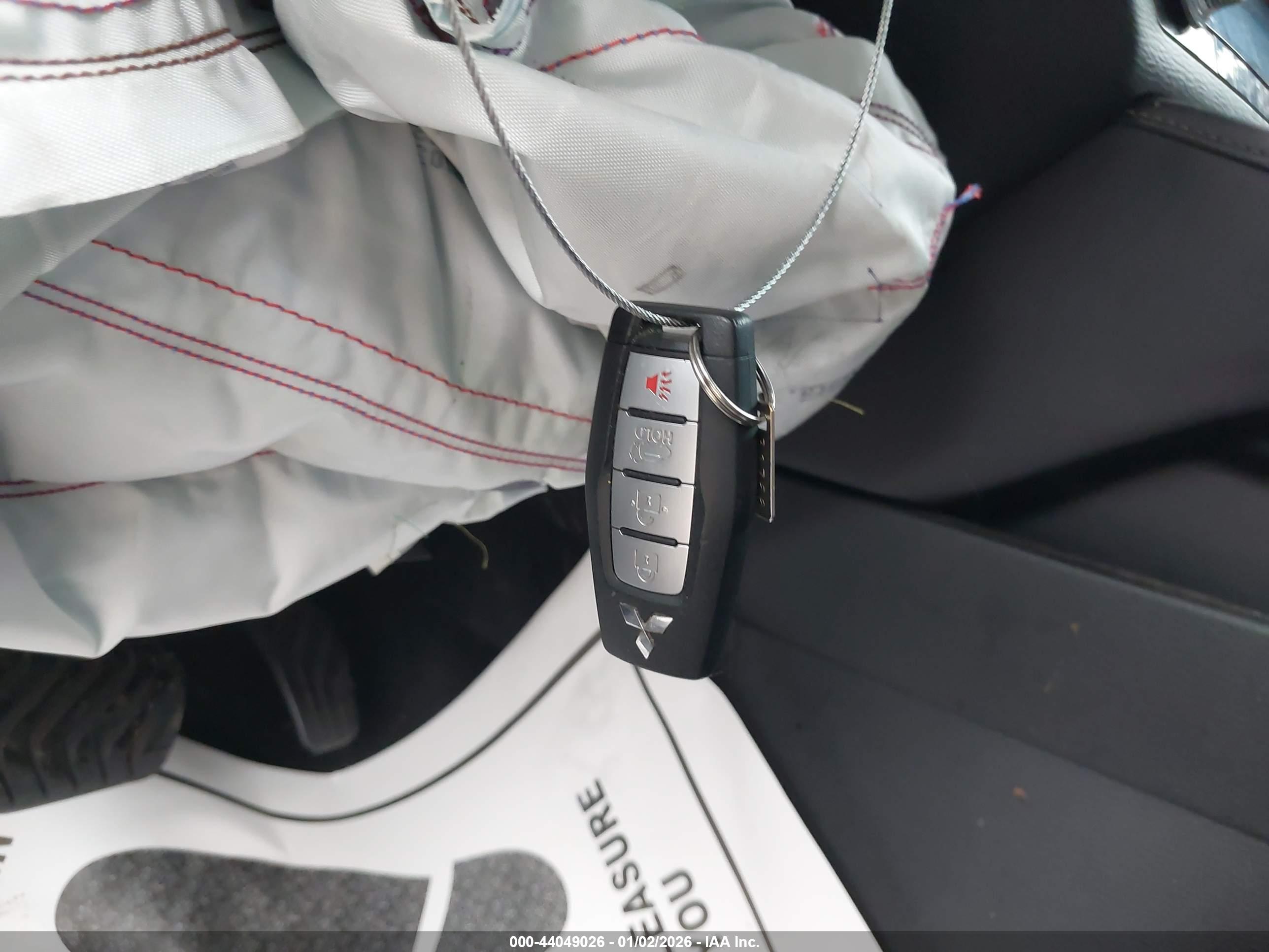 MITSUBISHI OUTLANDER image 11