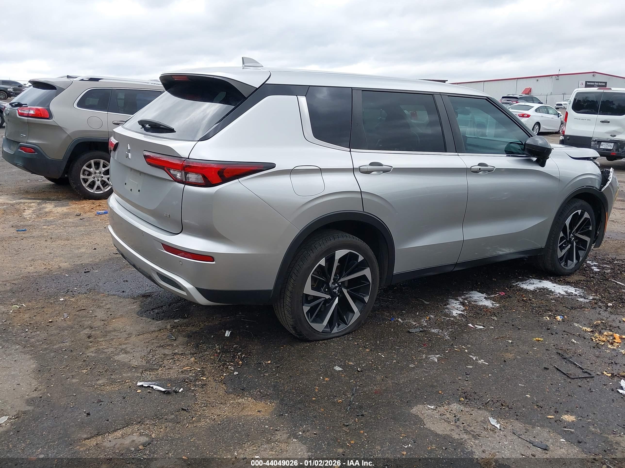 MITSUBISHI OUTLANDER image 4
