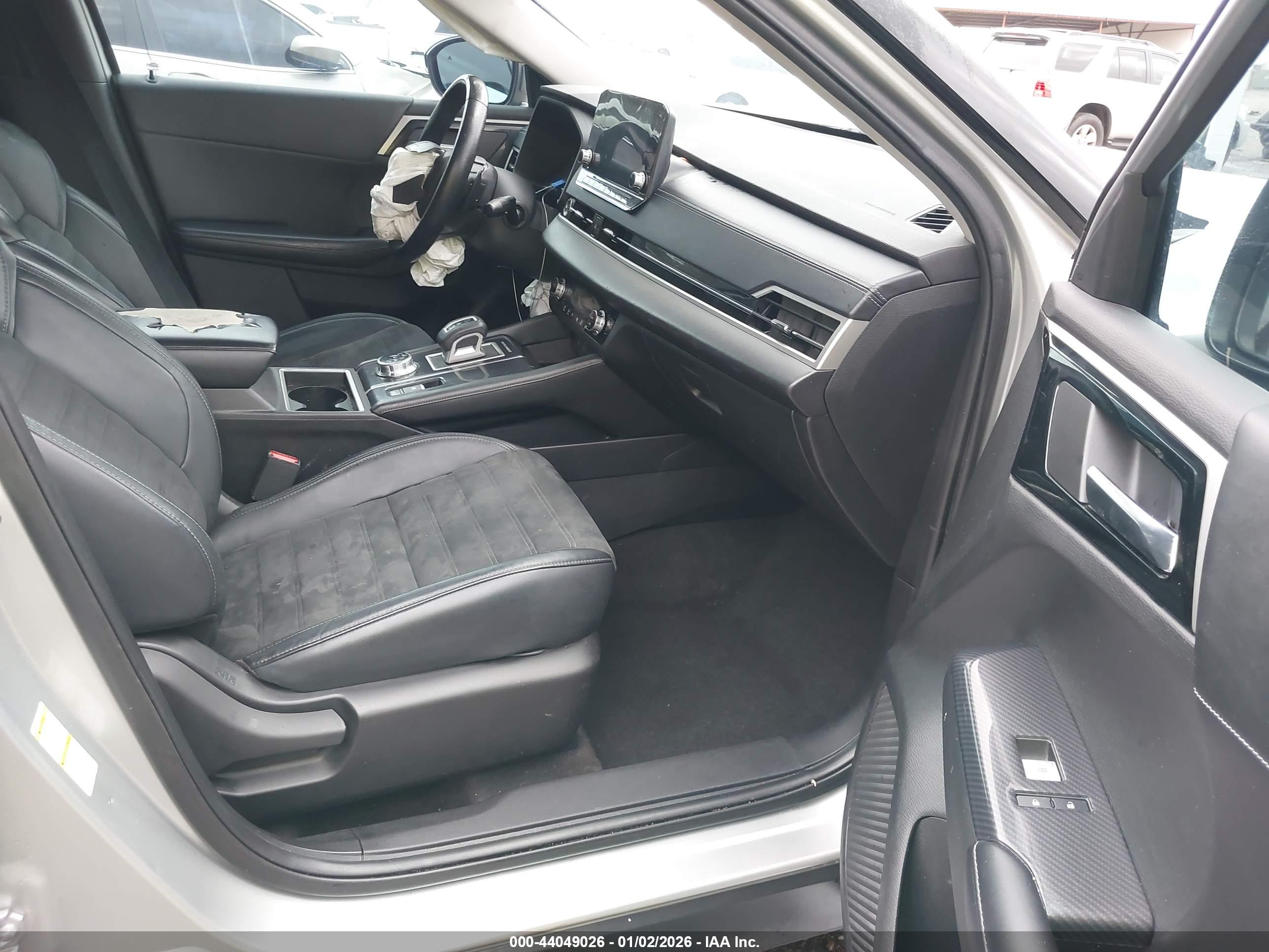 MITSUBISHI OUTLANDER image 5