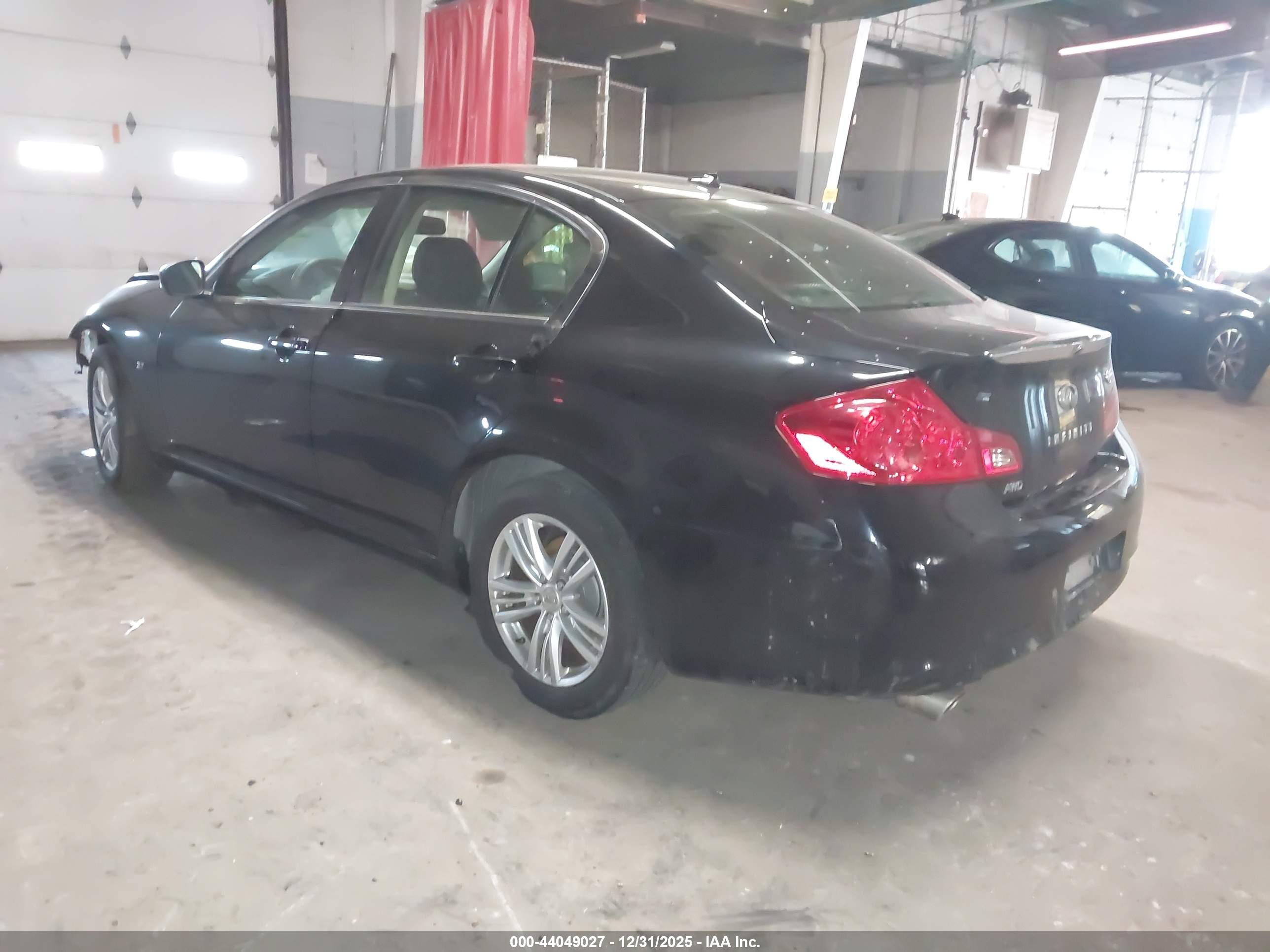 INFINITI Q40 image 3